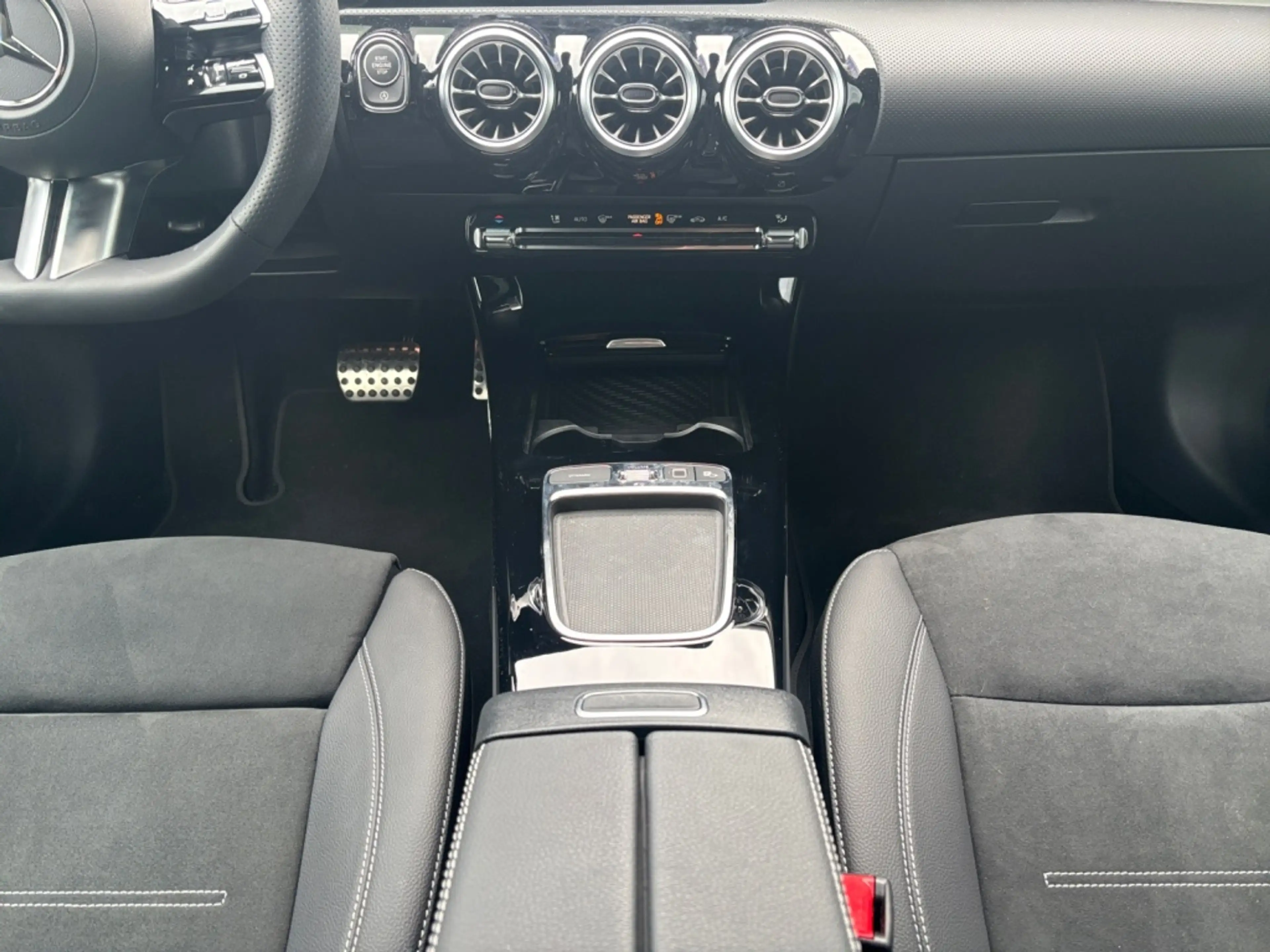 Mercedes-Benz CLA 200 SB AMG|MBEAM|NIGHT|AMBIENTE|DISTR|PANO — photo 8