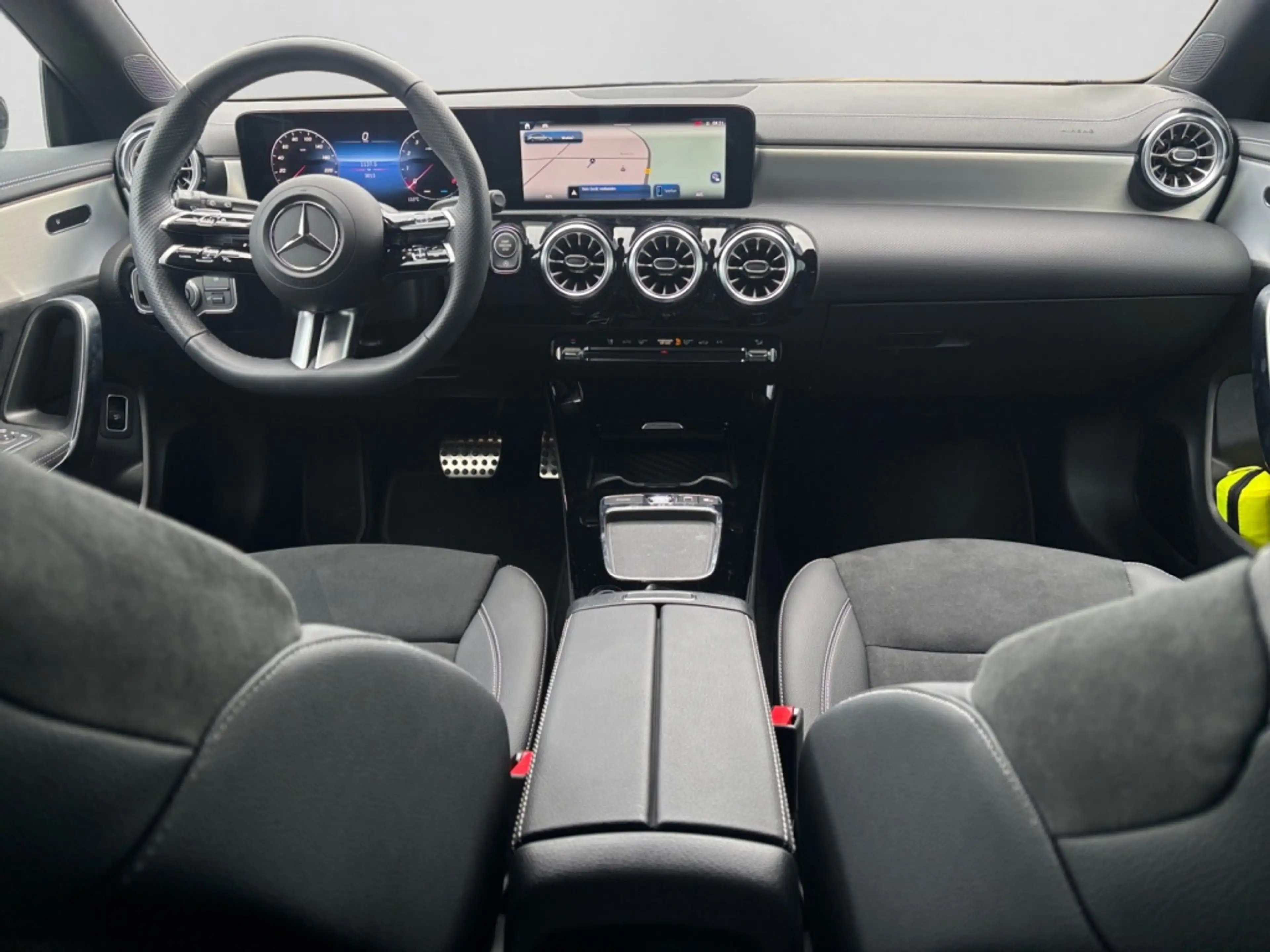 Mercedes-Benz CLA 200 SB AMG|MBEAM|NIGHT|AMBIENTE|DISTR|PANO — photo 7