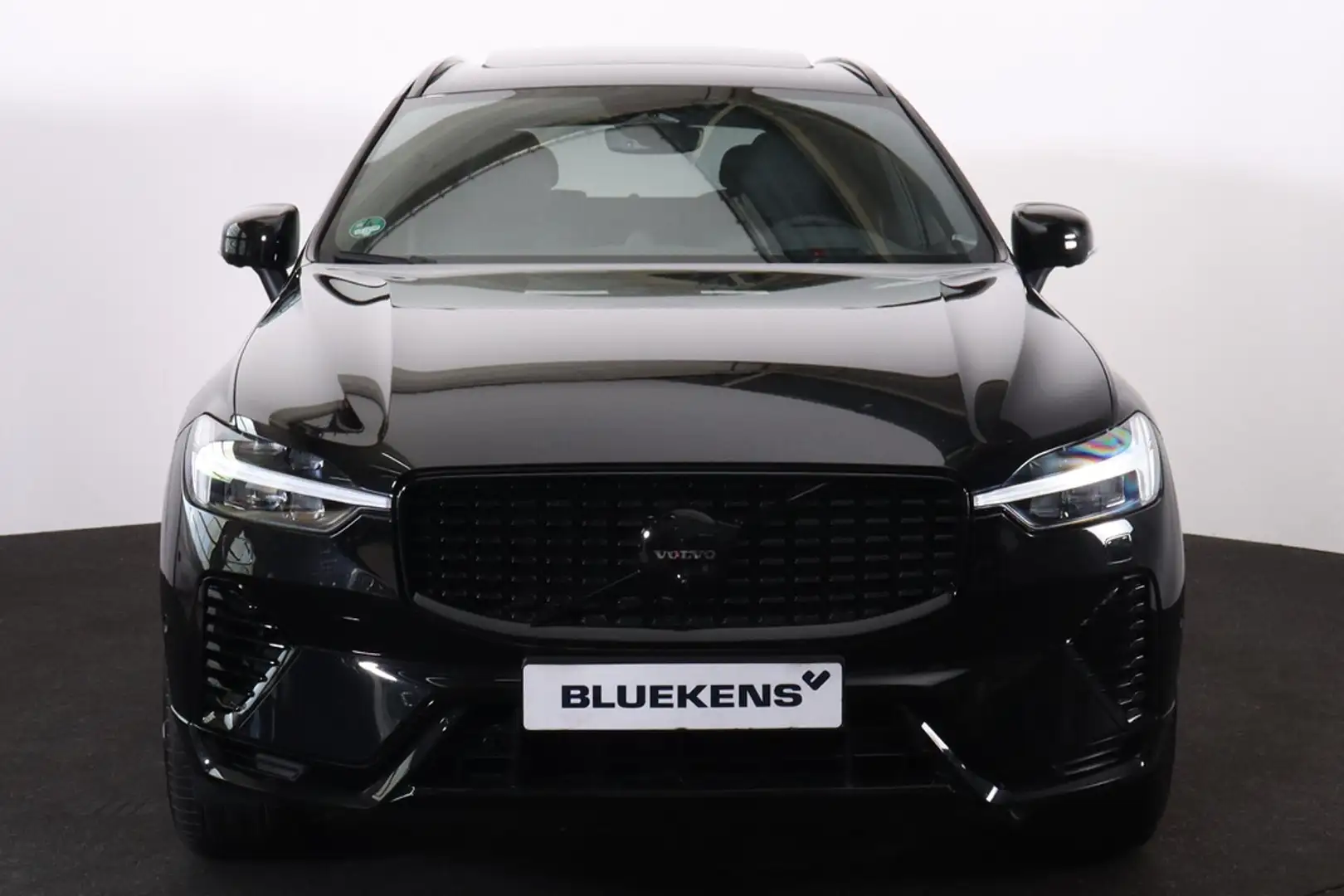 Volvo XC60 T8 Recharge AWD Ultimate Black Edition - Panorama/ Zwart - 2