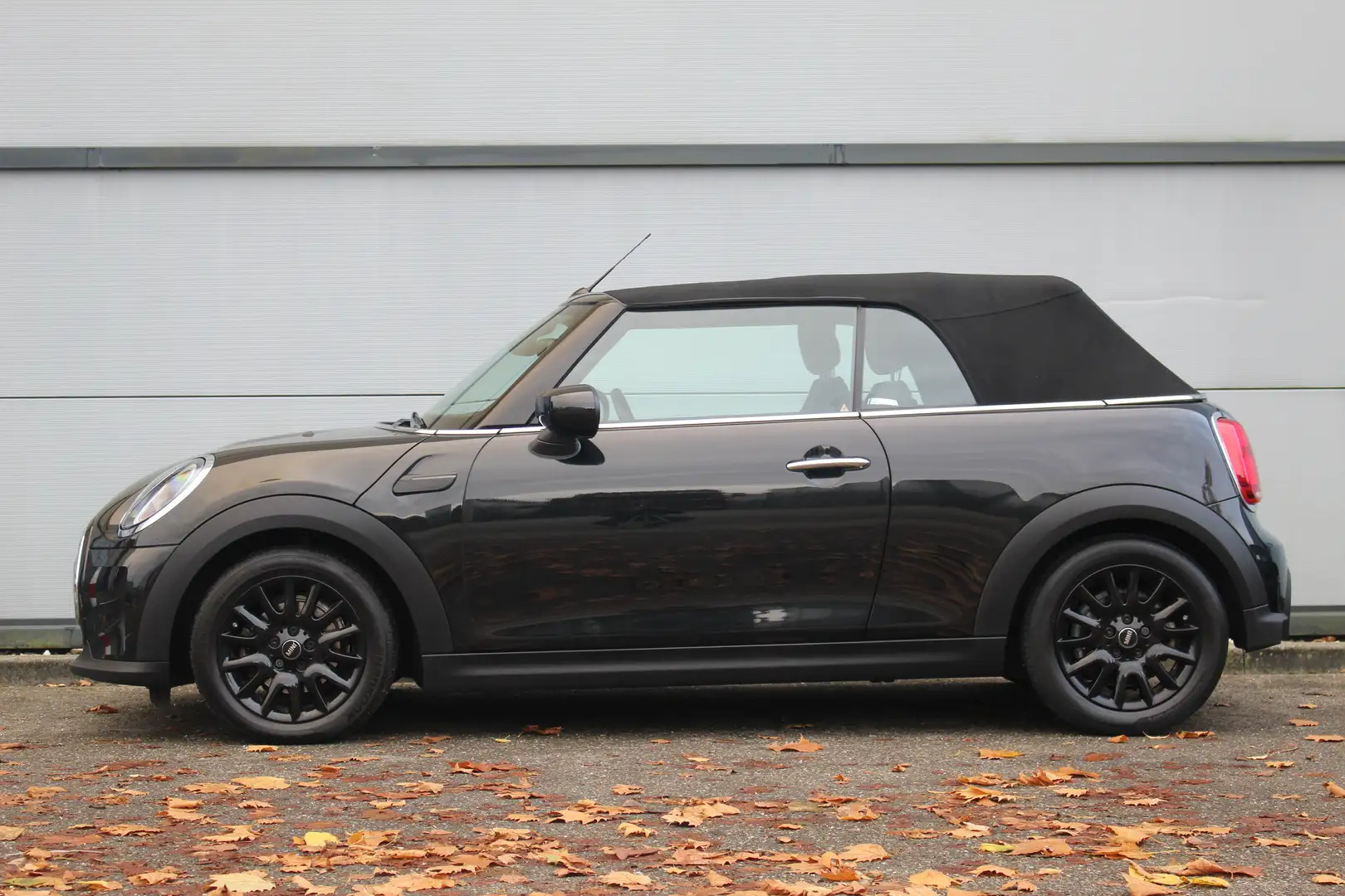 MINI Cooper Cabrio Mini 1.5 Business Edition Aut. | Cruise | Navi | D Noir - 2