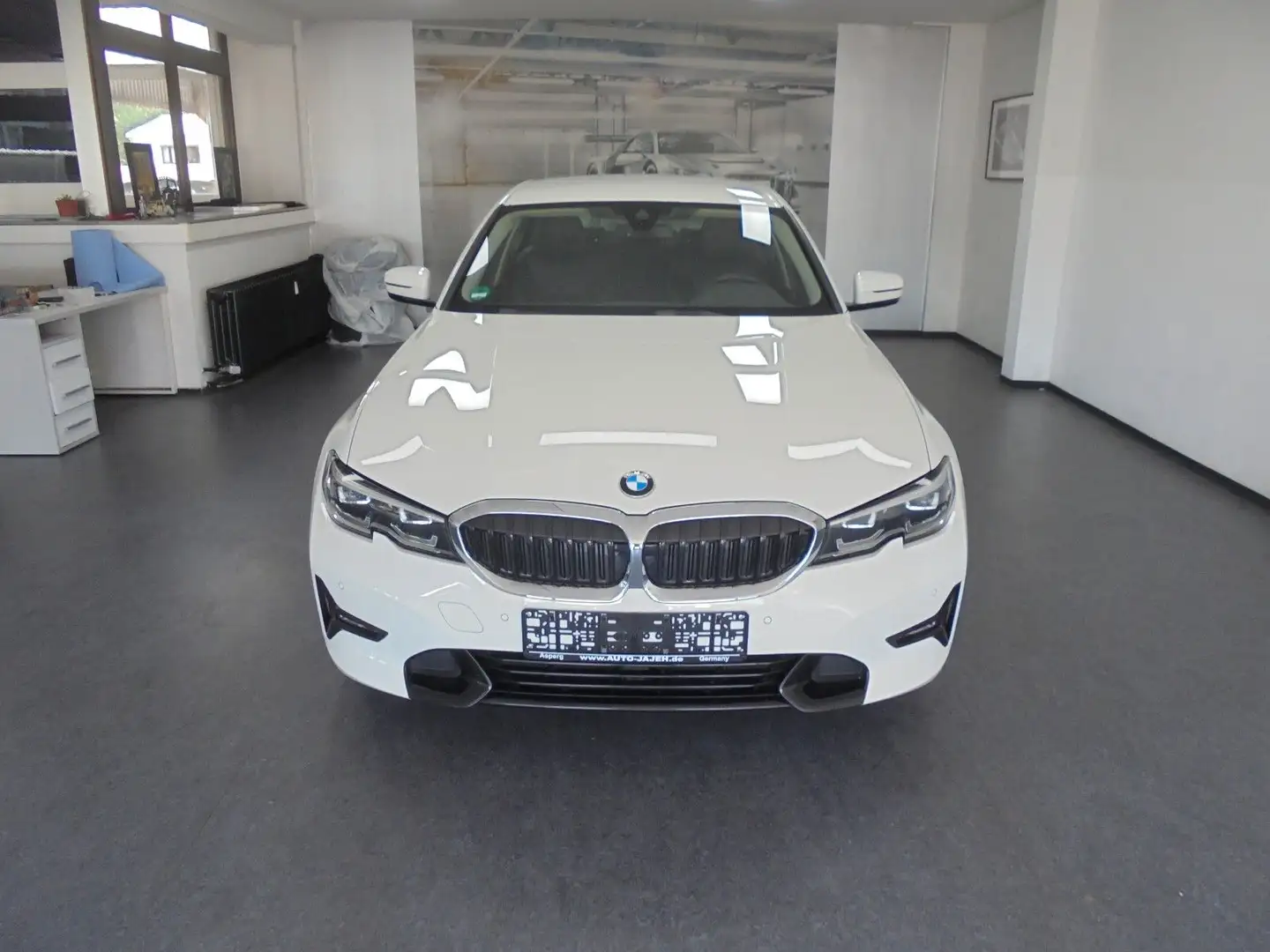 BMW 320 d Limo Sport Line Automatik 69.000 km WR+SR Weiß - 2