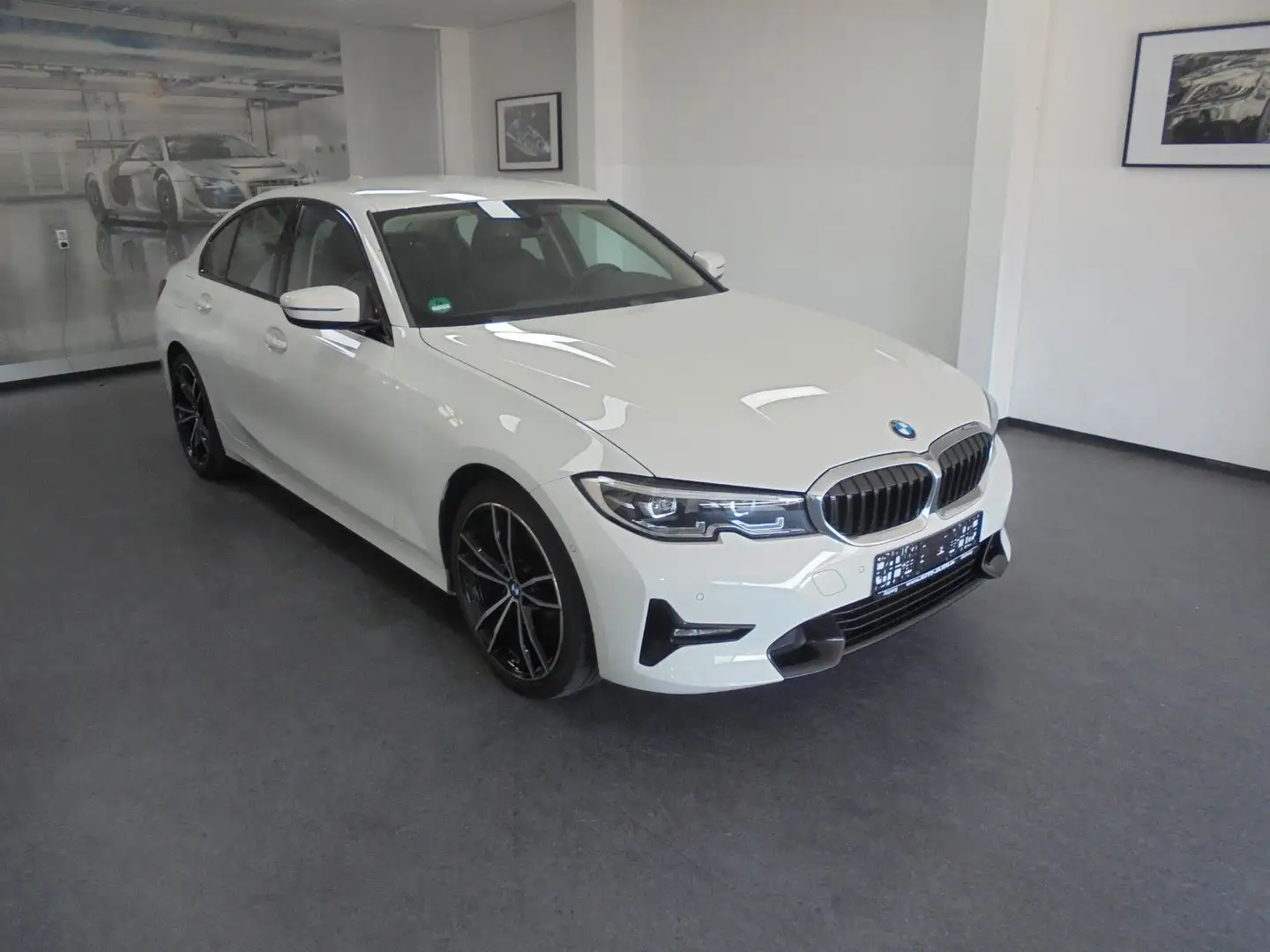 BMW 320 d Limo Sport Line Automatik 69.000 km WR+SR Weiß - 1