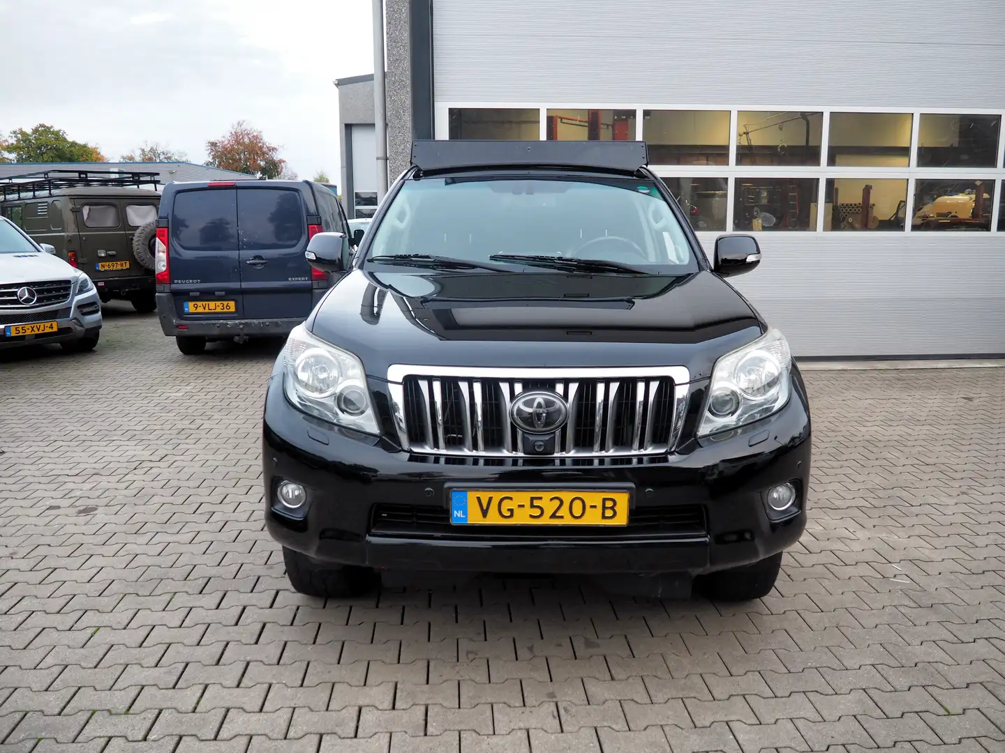 Toyota Land Cruiser LANDCRUISER 3.0 D-4D SX BOMVOL LUXE! XENON GRIJS K Zwart - 2