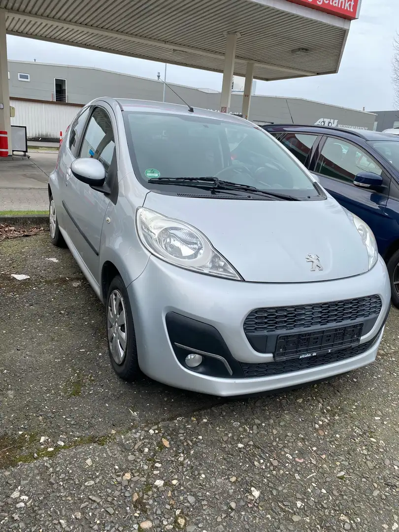 Peugeot 107 (70) 68 Acces Grau - 2