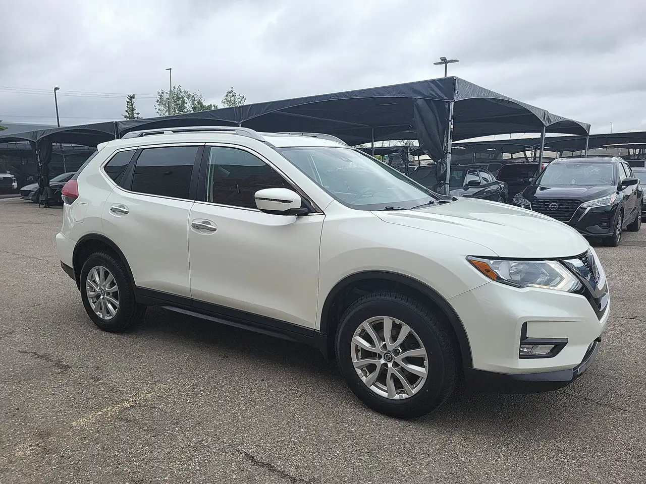 Nissan Rogue снимка Nissan Rogue