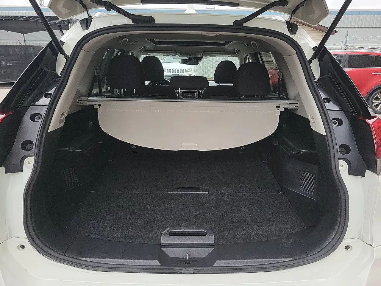Nissan Rogue снимка Nissan Rogue