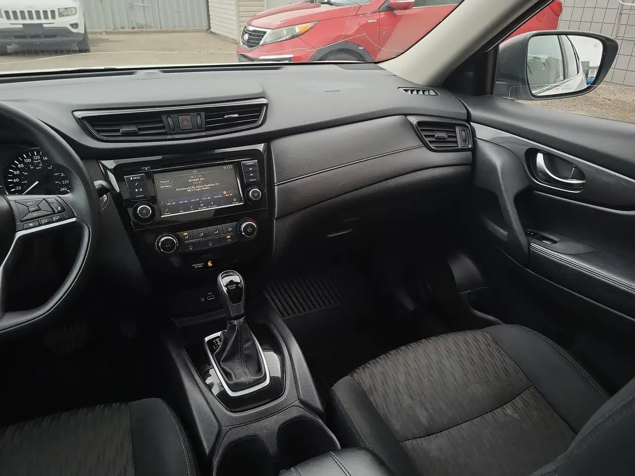 Nissan Rogue снимка Nissan Rogue