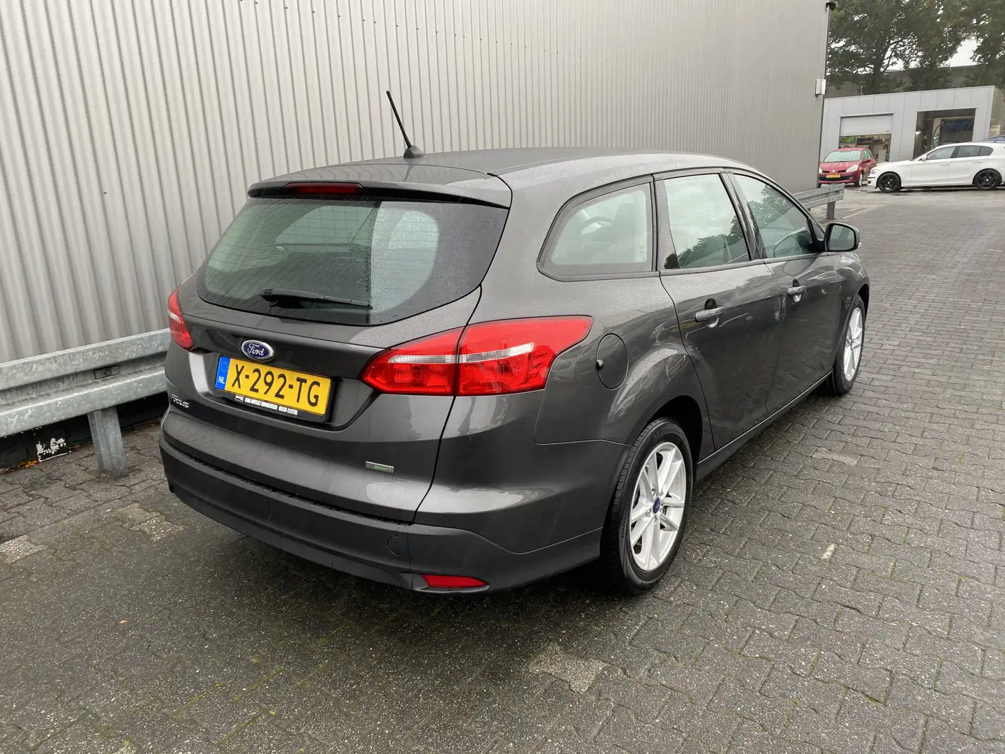 Ford Focus Wagon 1.0 Lease Edition 120Dkm. Clima, CC, LM & Ni Grijs - 2
