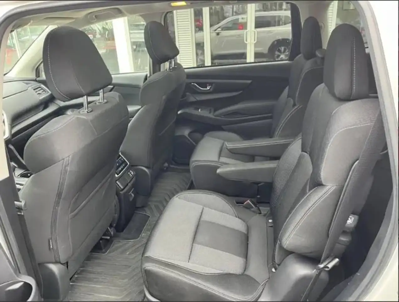 Subaru Ascent photo Subaru Ascent