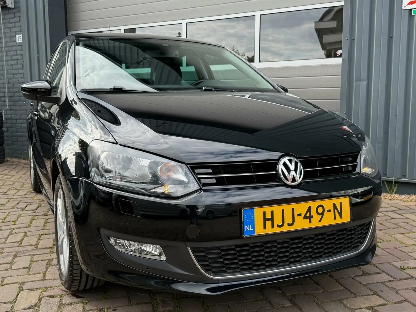 Volkswagen Polo 1.2 12V Highline / Cruise / PDC / Match Zwart - 2