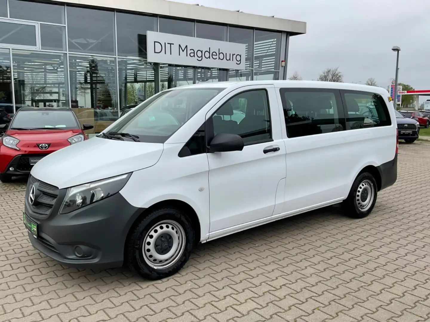 Mercedes-Benz Vito Tourer 110 CDI lang 9Sitzer,DAB,Bluethooth Weiß - 2