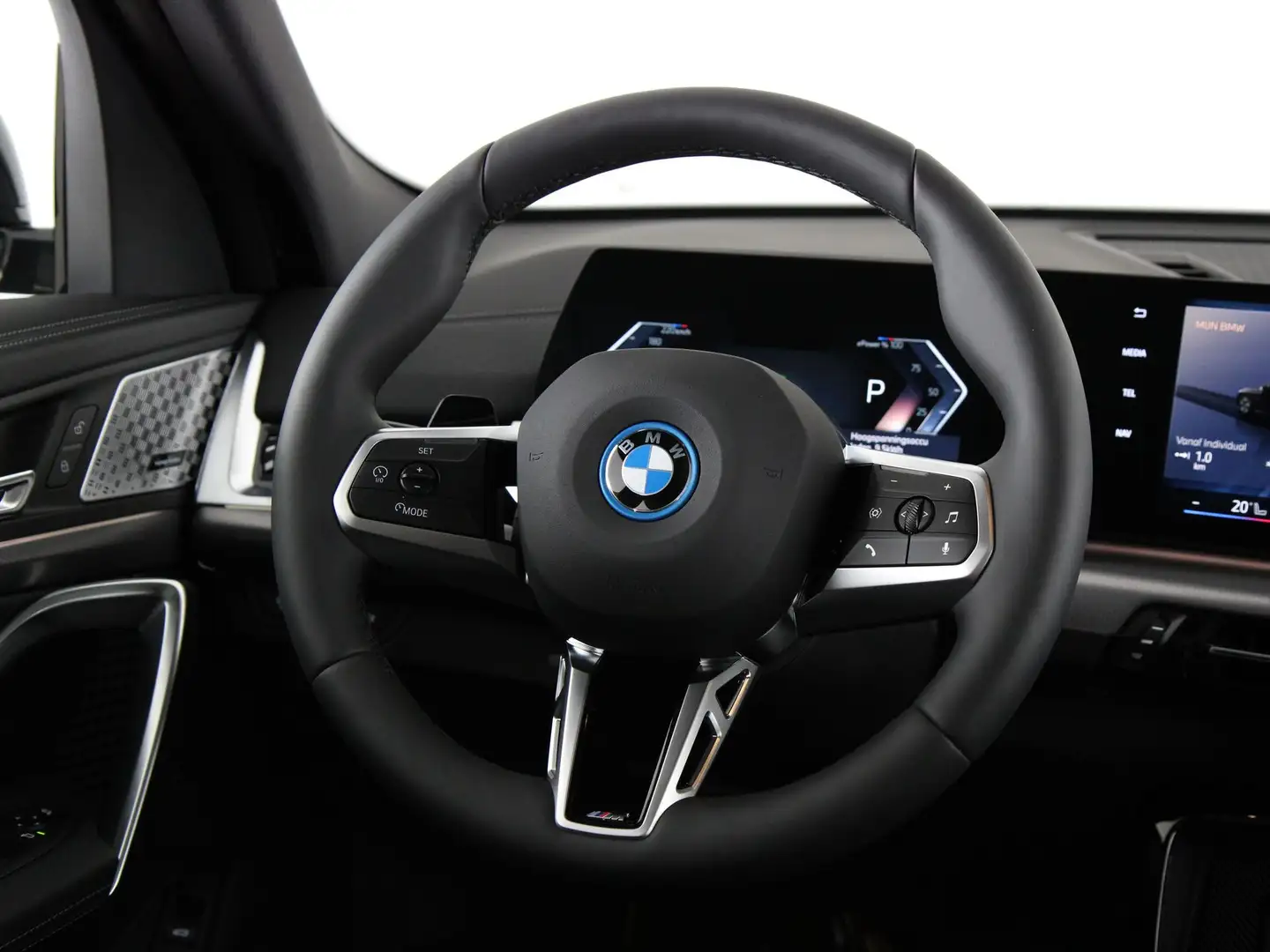 BMW iX2 eDrive20 67 kWh Zwart - 2