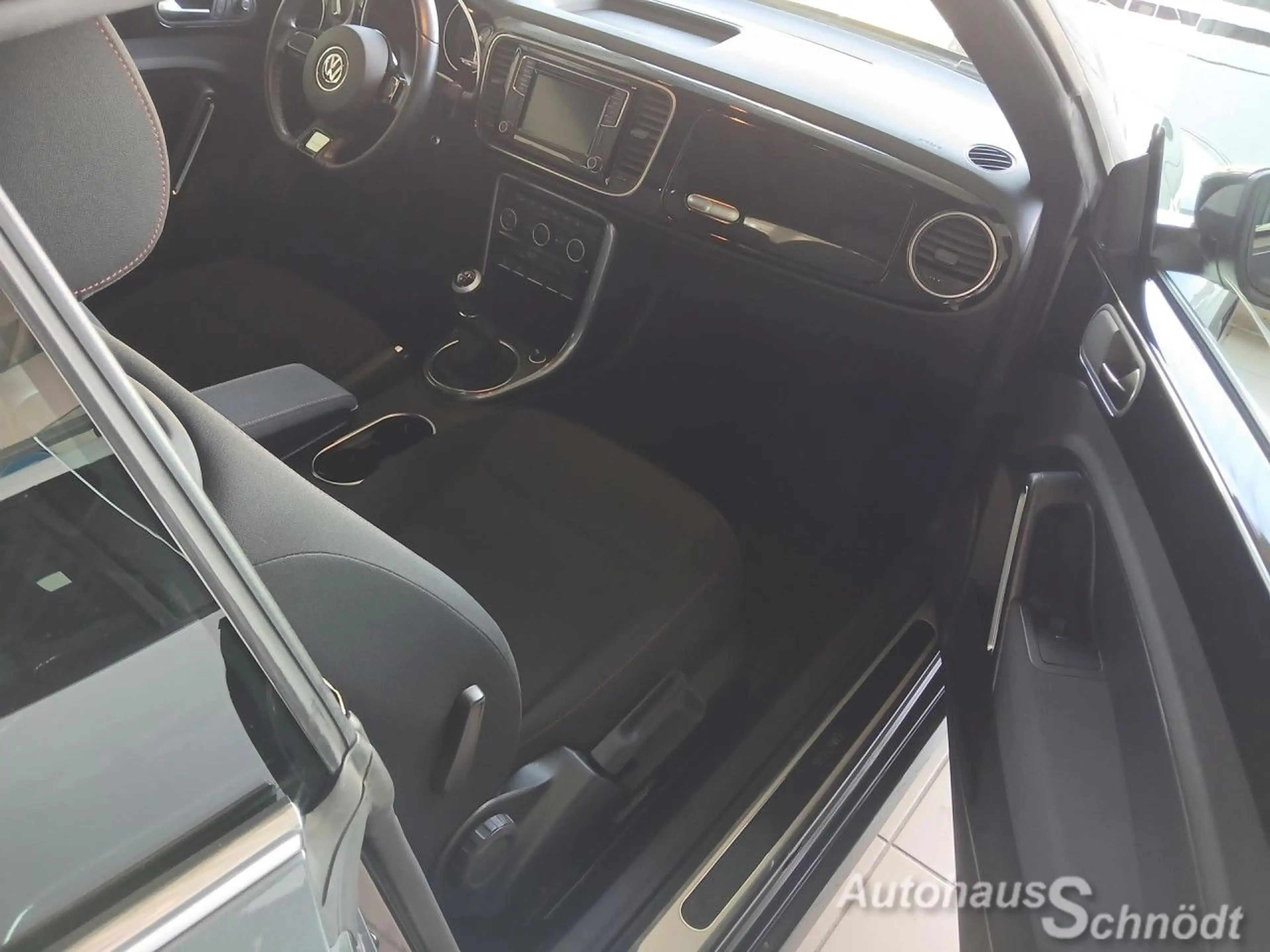Volkswagen New Beetle The Beetle Cabriolet 1.4 TSI (BlueMotion Tech) Des — photo 11