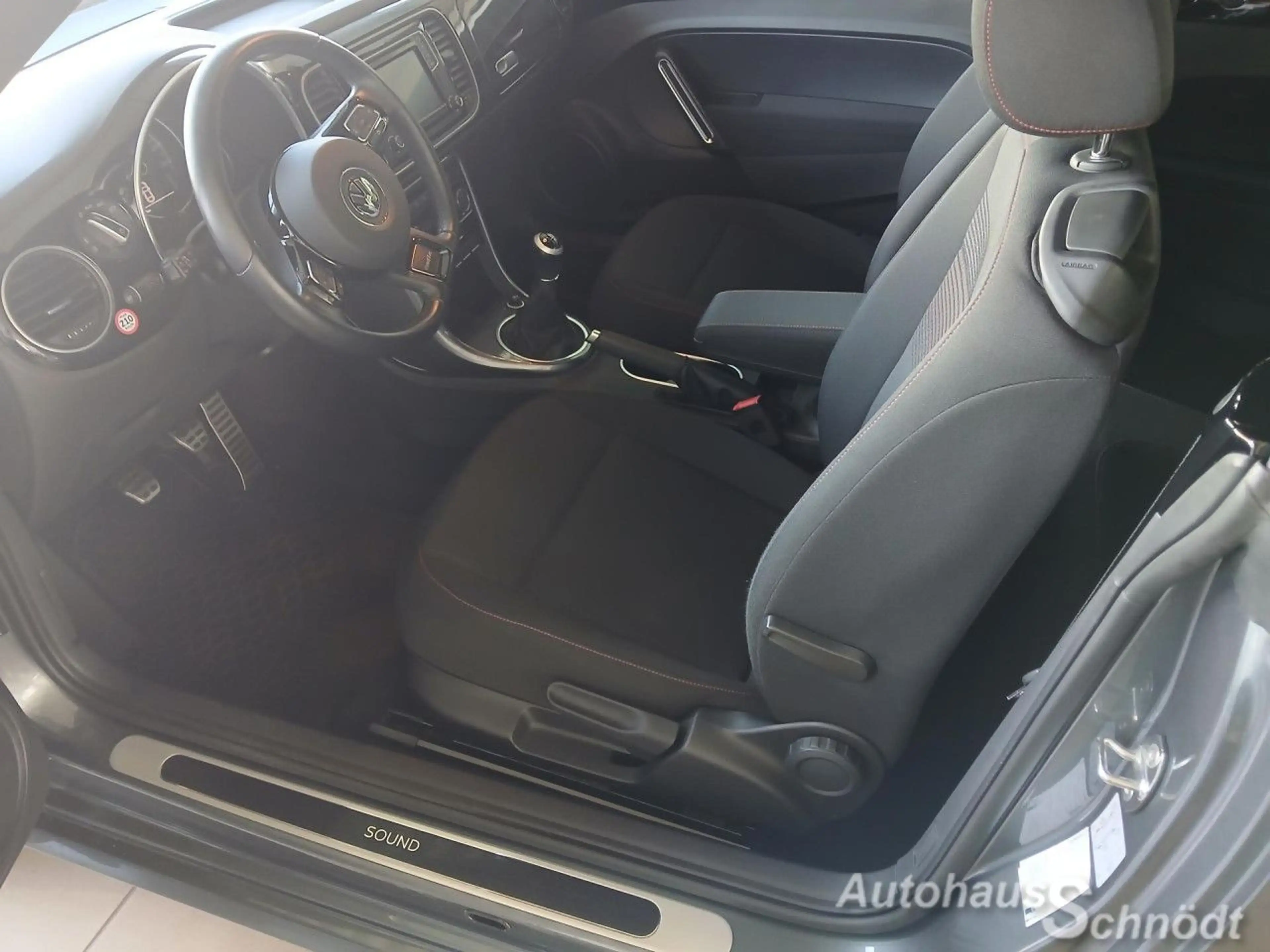Volkswagen New Beetle The Beetle Cabriolet 1.4 TSI (BlueMotion Tech) Des — photo 8