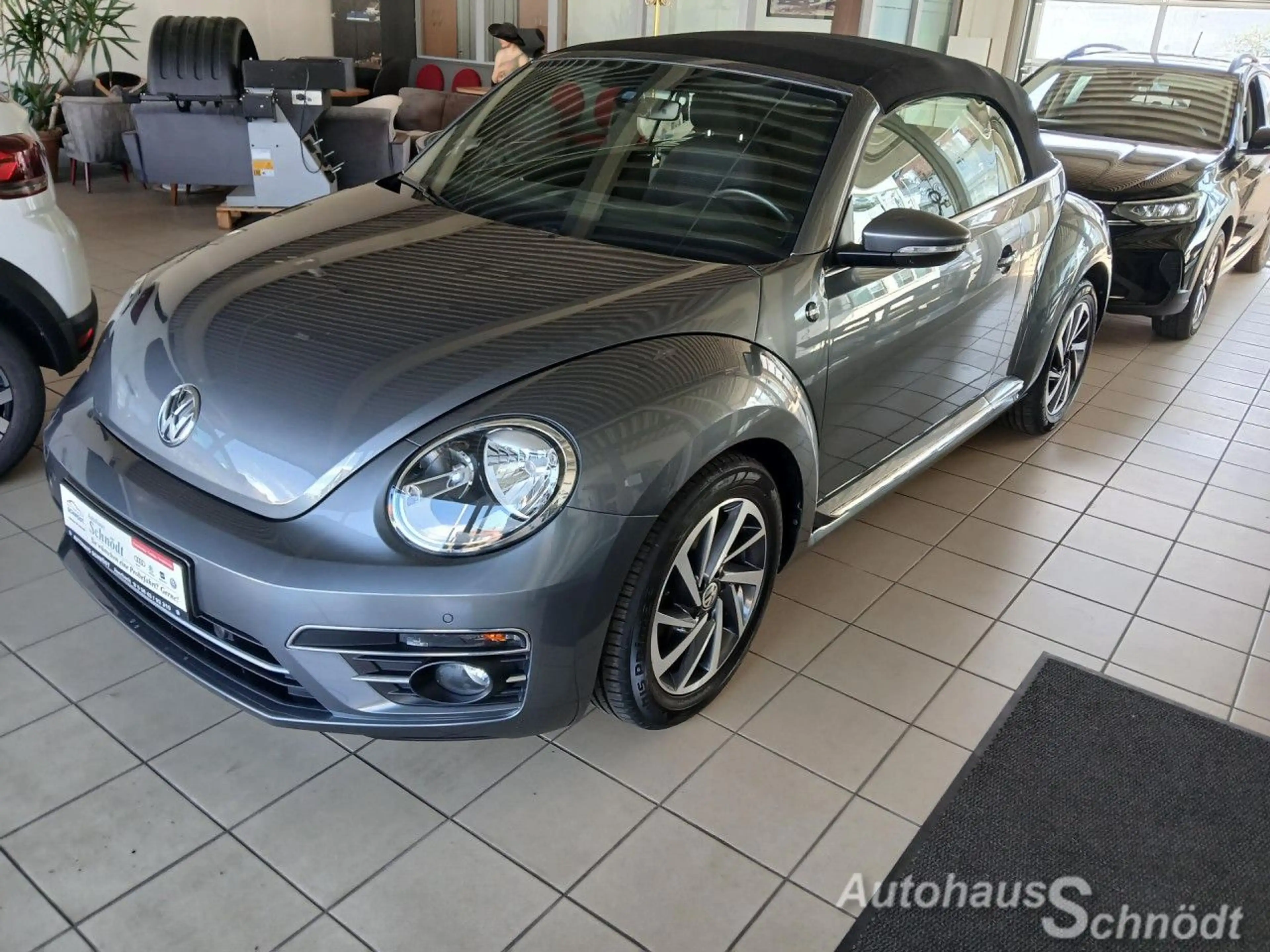 Volkswagen New Beetle The Beetle Cabriolet 1.4 TSI (BlueMotion Tech) Des — photo 2