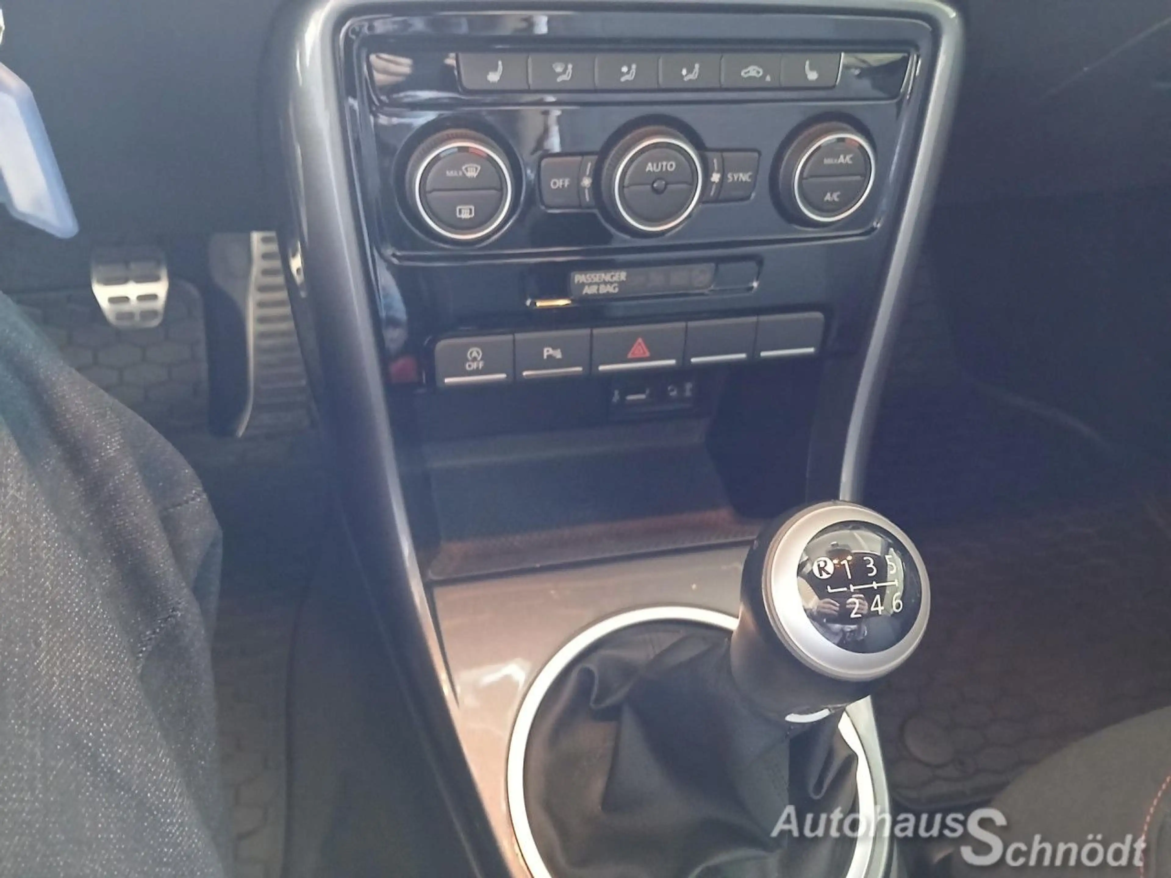 Volkswagen New Beetle The Beetle Cabriolet 1.4 TSI (BlueMotion Tech) Des — photo 10