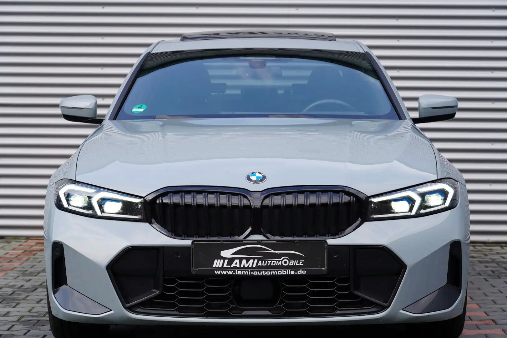 BMW 320 d xDrive M Sport GSD AHK HUD Grau - 2