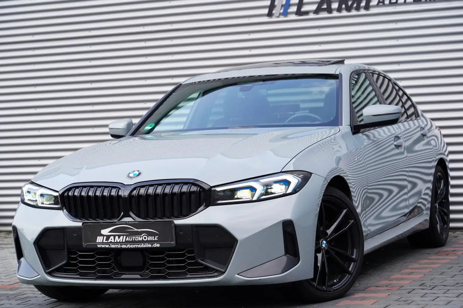 BMW 320 d xDrive M Sport GSD AHK HUD Grau - 1