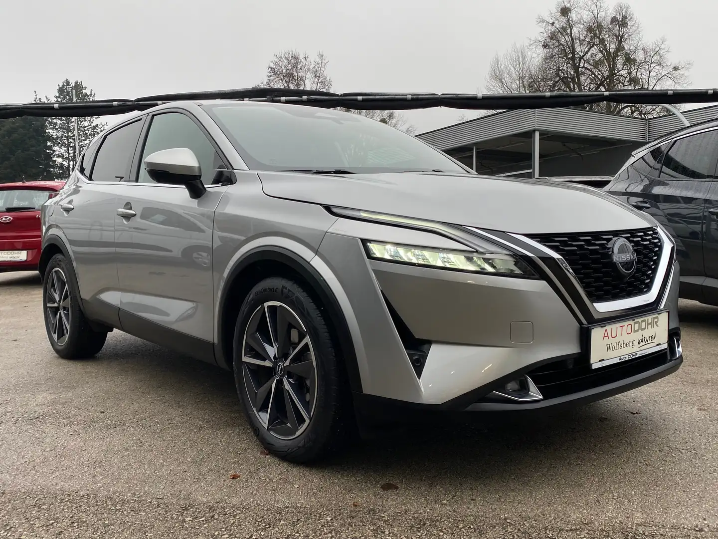 Nissan Qashqai 1,3 DIG-T MHEV 4x4 Tekna Aut. / € 28 660,-- / Silber - 2