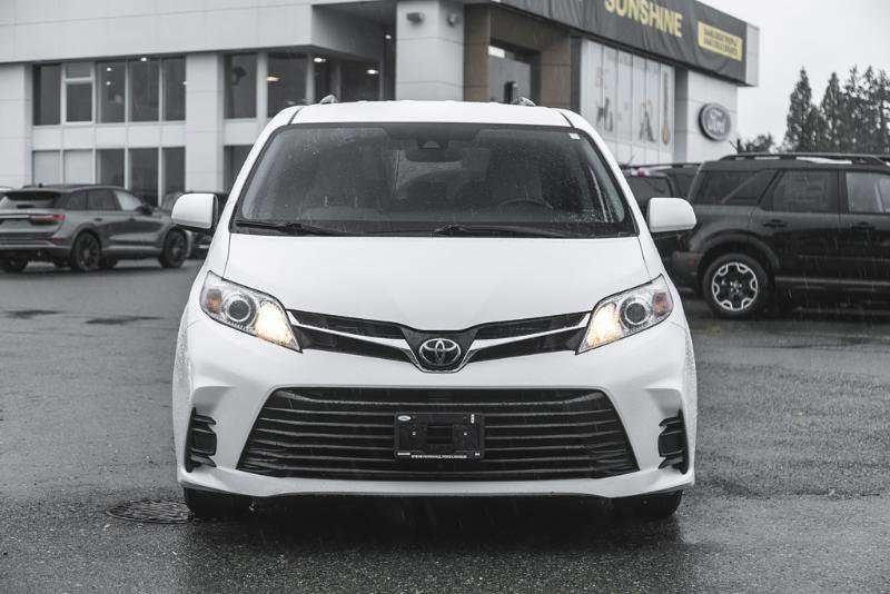 2020 Toyota Sienna LE — снимка 1