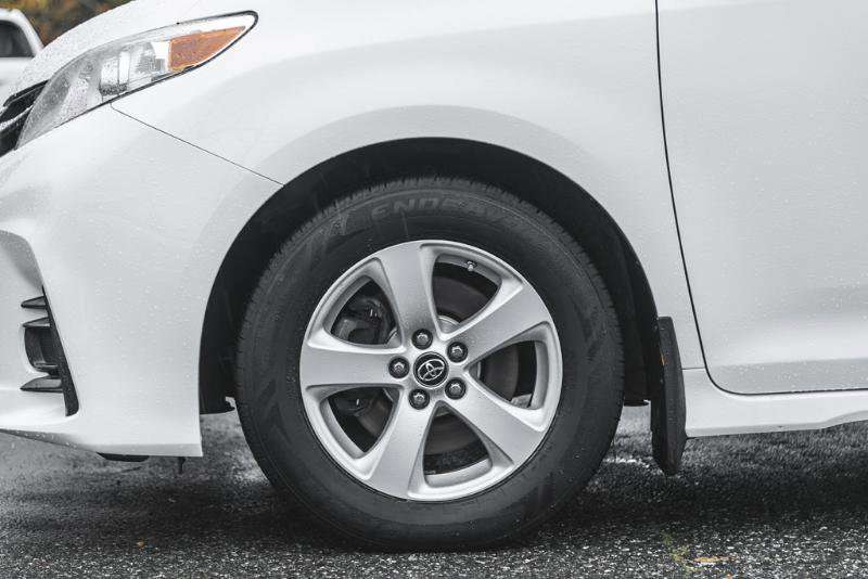2020 Toyota Sienna LE — снимка 1