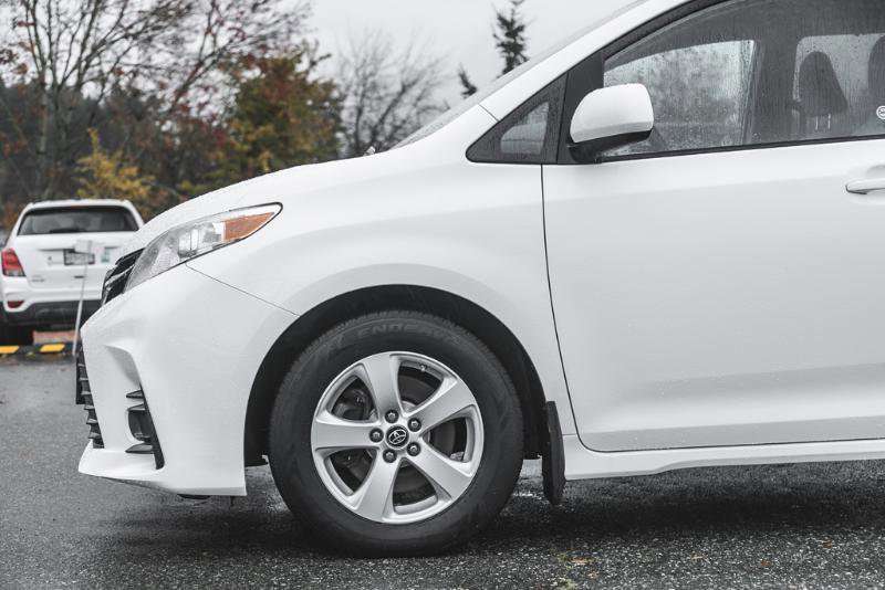 2020 Toyota Sienna LE — снимка 1