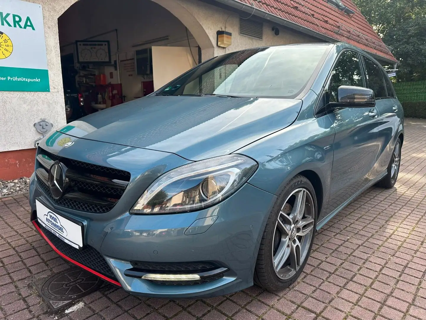Mercedes-Benz B 180 *AMG*STANDHZG*XENON*DISTR.*SITZHZG* Gris - 1