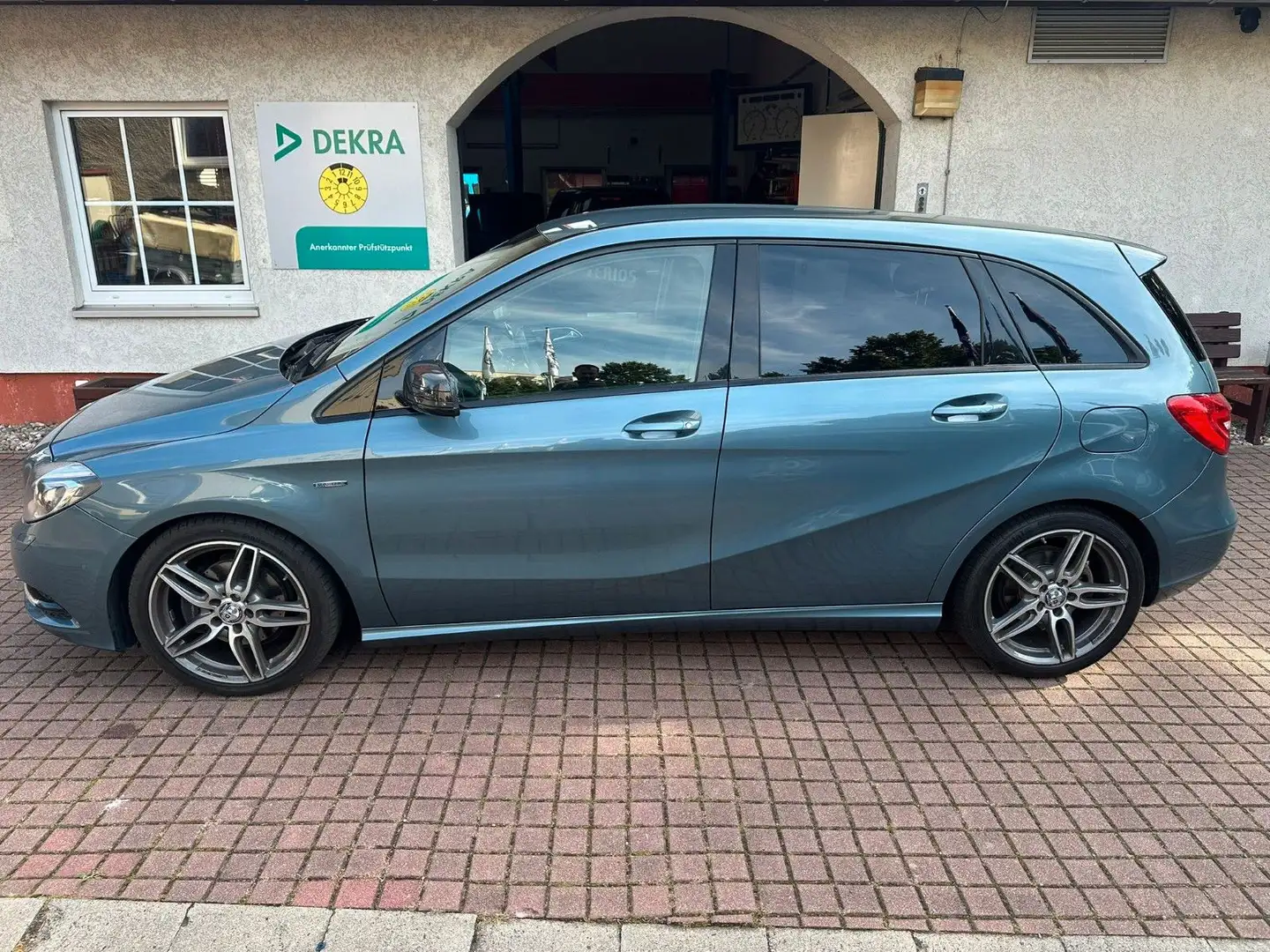 Mercedes-Benz B 180 *AMG*STANDHZG*XENON*DISTR.*SITZHZG* Gris - 2