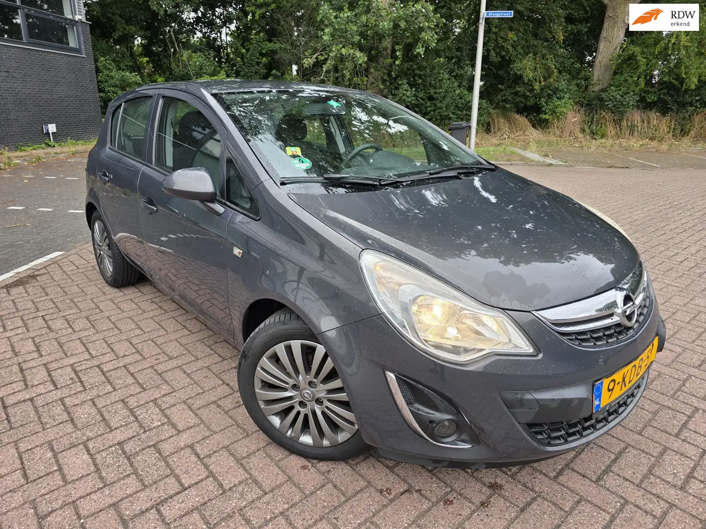 Opel Corsa 1.4-16V Design Edition Airco Volledig onderhouden Grijs - 1