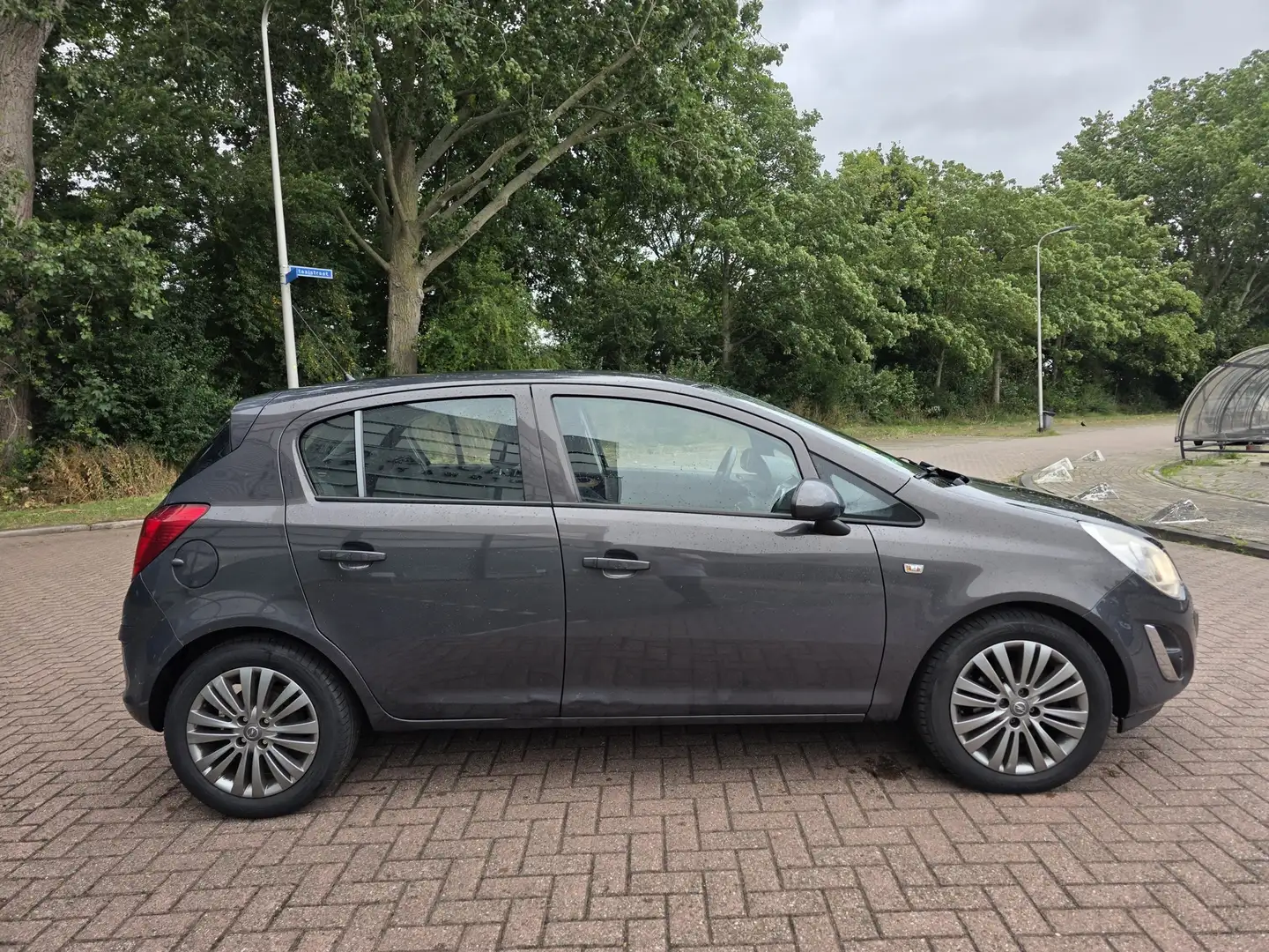 Opel Corsa 1.4-16V Design Edition Airco Volledig onderhouden Grijs - 2