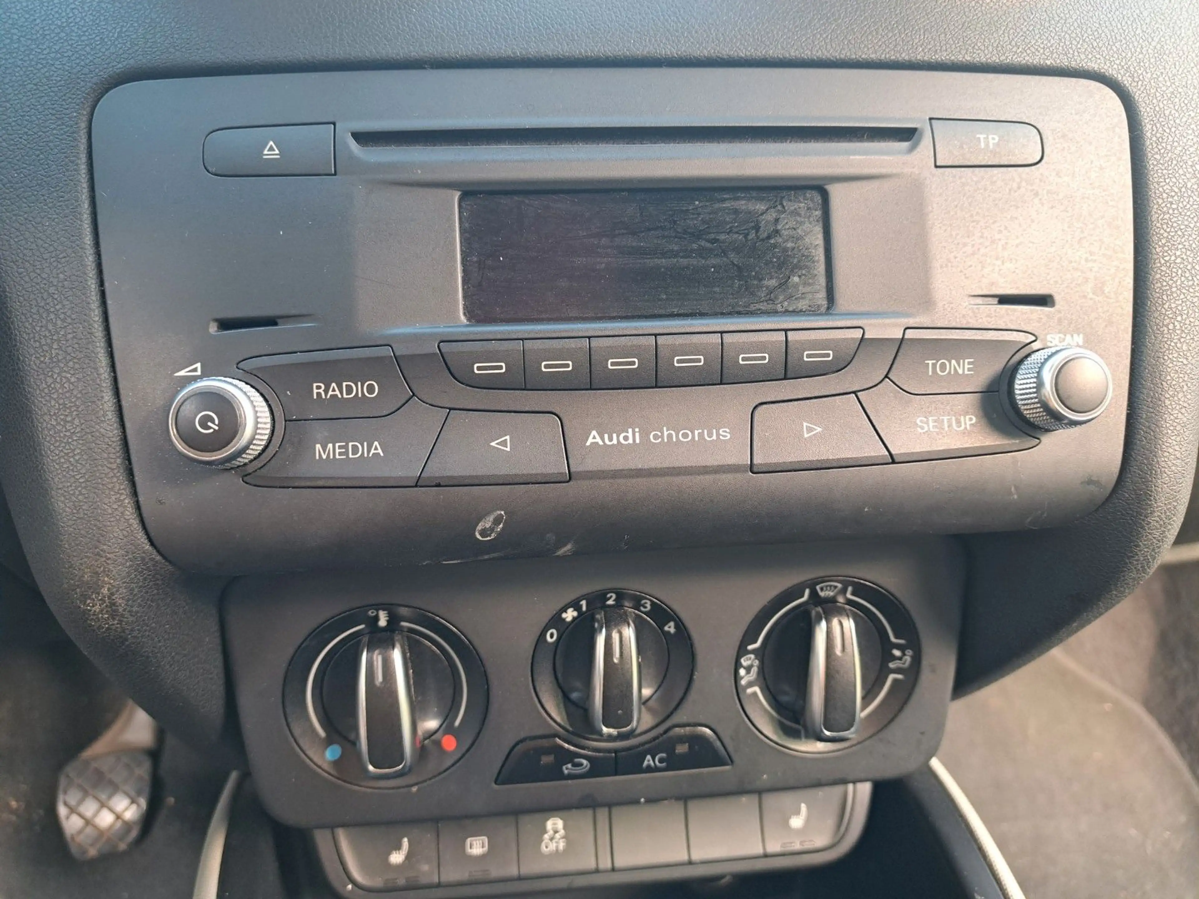 Audi A1 Attraction Klima Sitzheizung M+S — photo 12