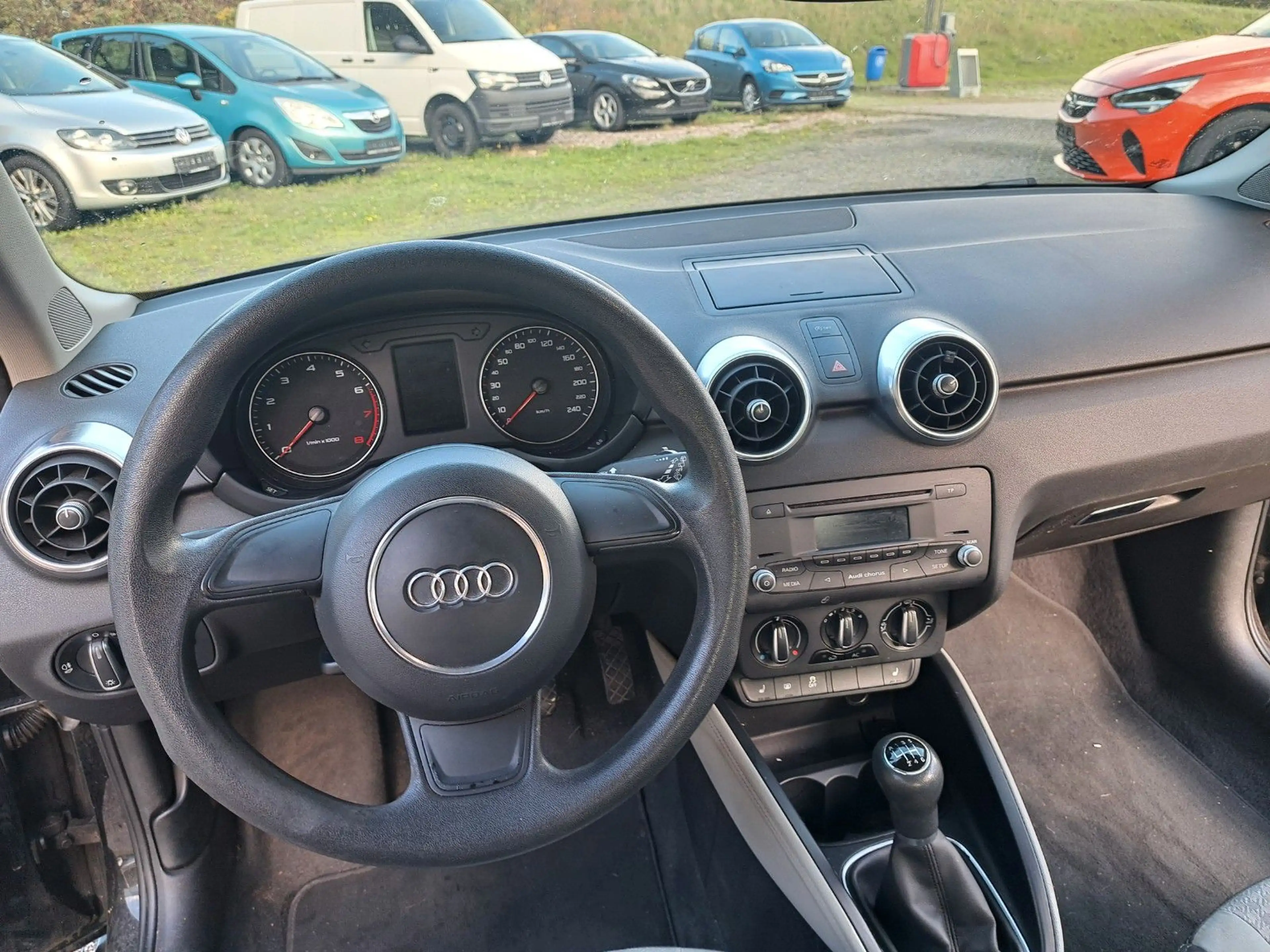 Audi A1 Attraction Klima Sitzheizung M+S — photo 11