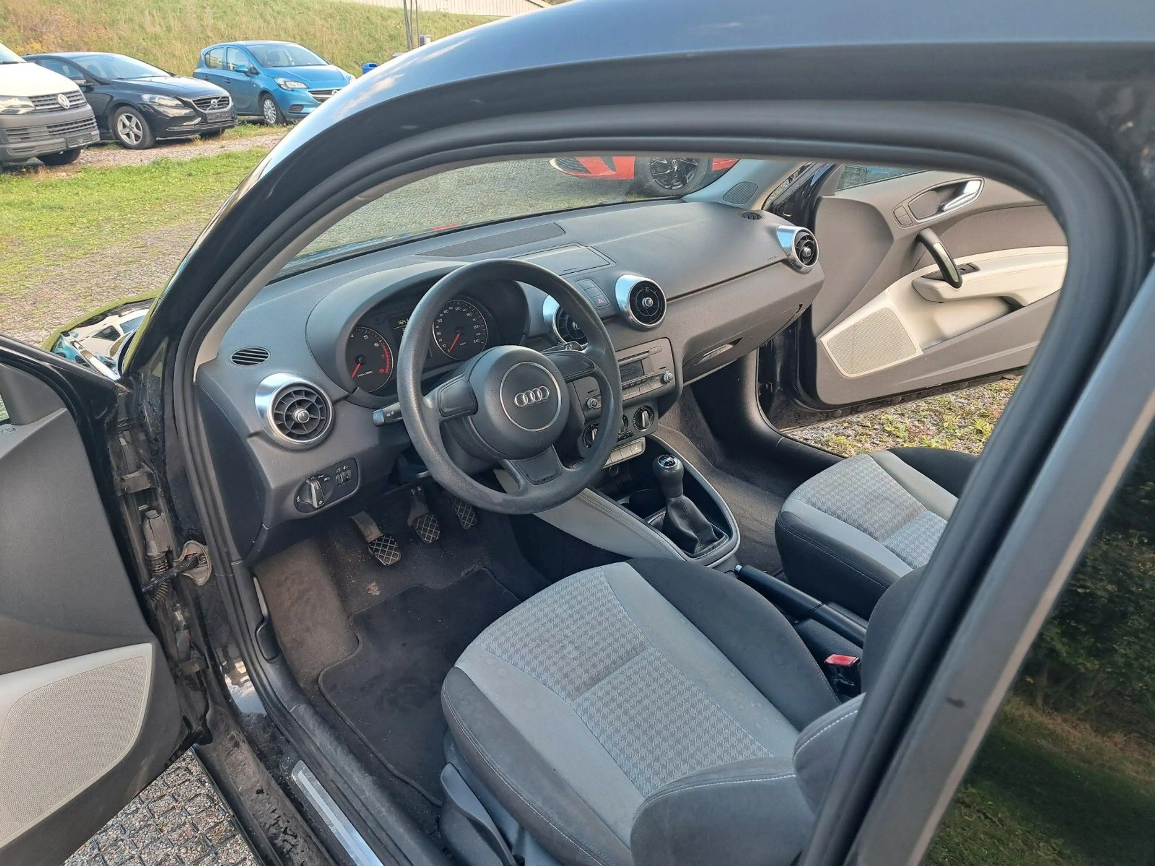 Audi A1 Attraction Klima Sitzheizung M+S — photo 10