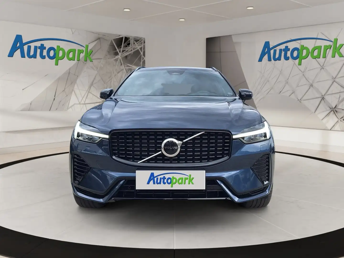 Volvo XC60 Plus, T6 AWD Plug-in Hybrid, Elektrisch/Benzi Blau - 2