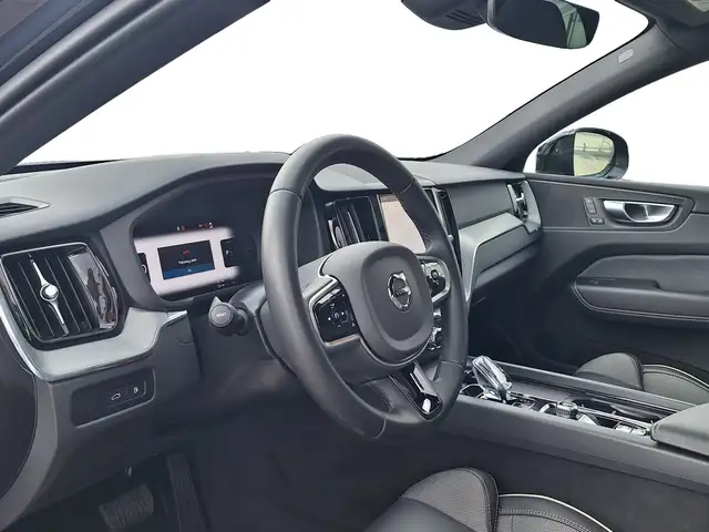 Volvo XC60 Plus, T6 AWD Plug-in Hybrid, Elektrisch/Benzi Ansicht 13