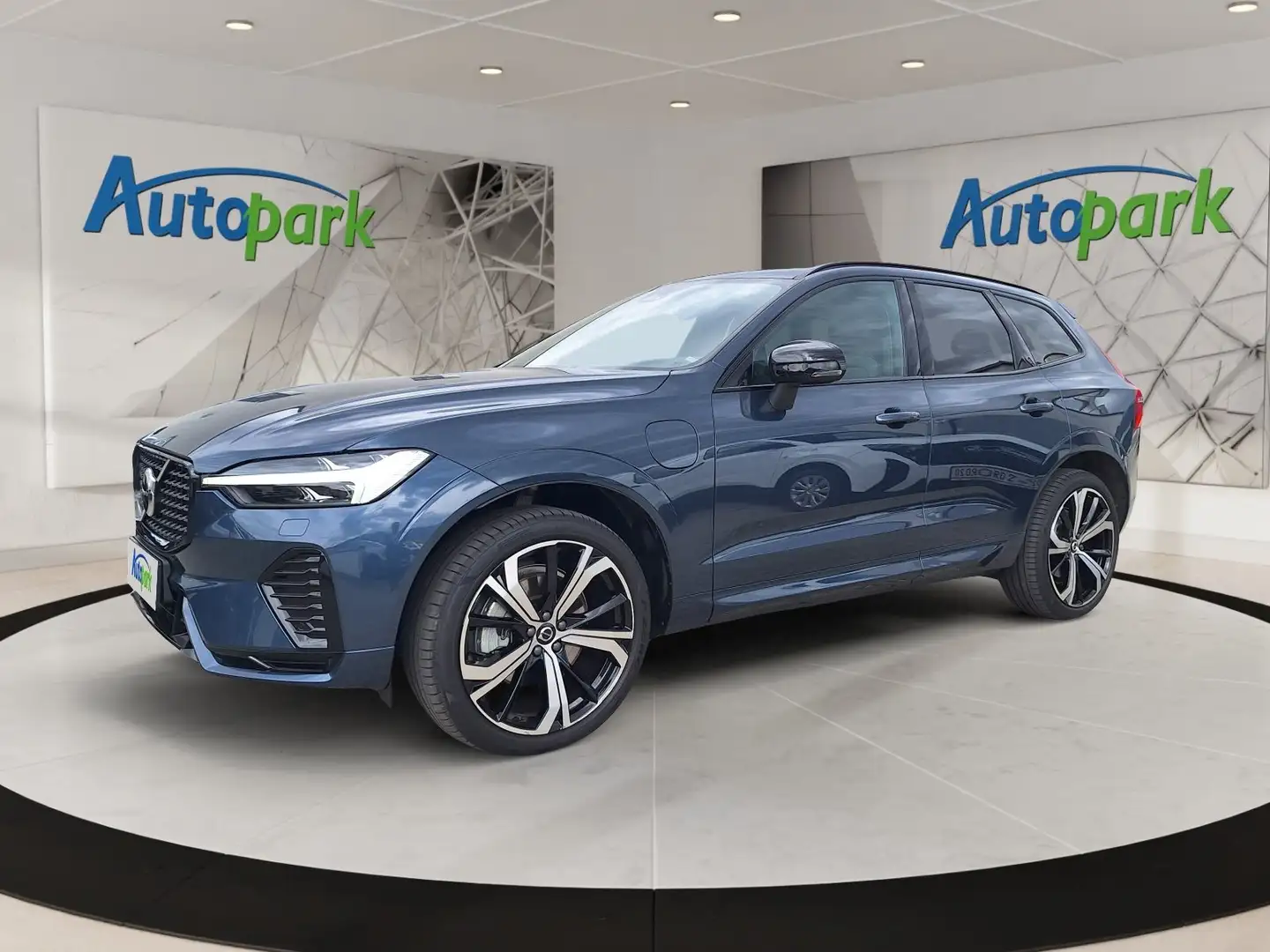 Volvo XC60 Plus, T6 AWD Plug-in Hybrid, Elektrisch/Benzi Blau - 1