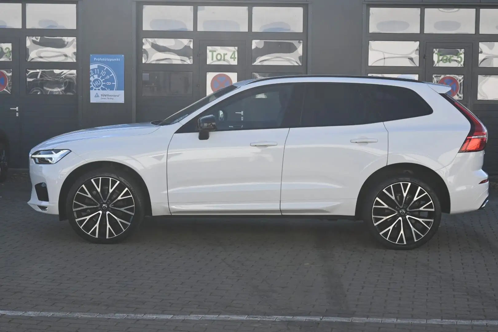 Volvo XC60 B5 D AWD R-Design*LED*STHZ*PANO*H&K*22"*AHK Weiß - 2