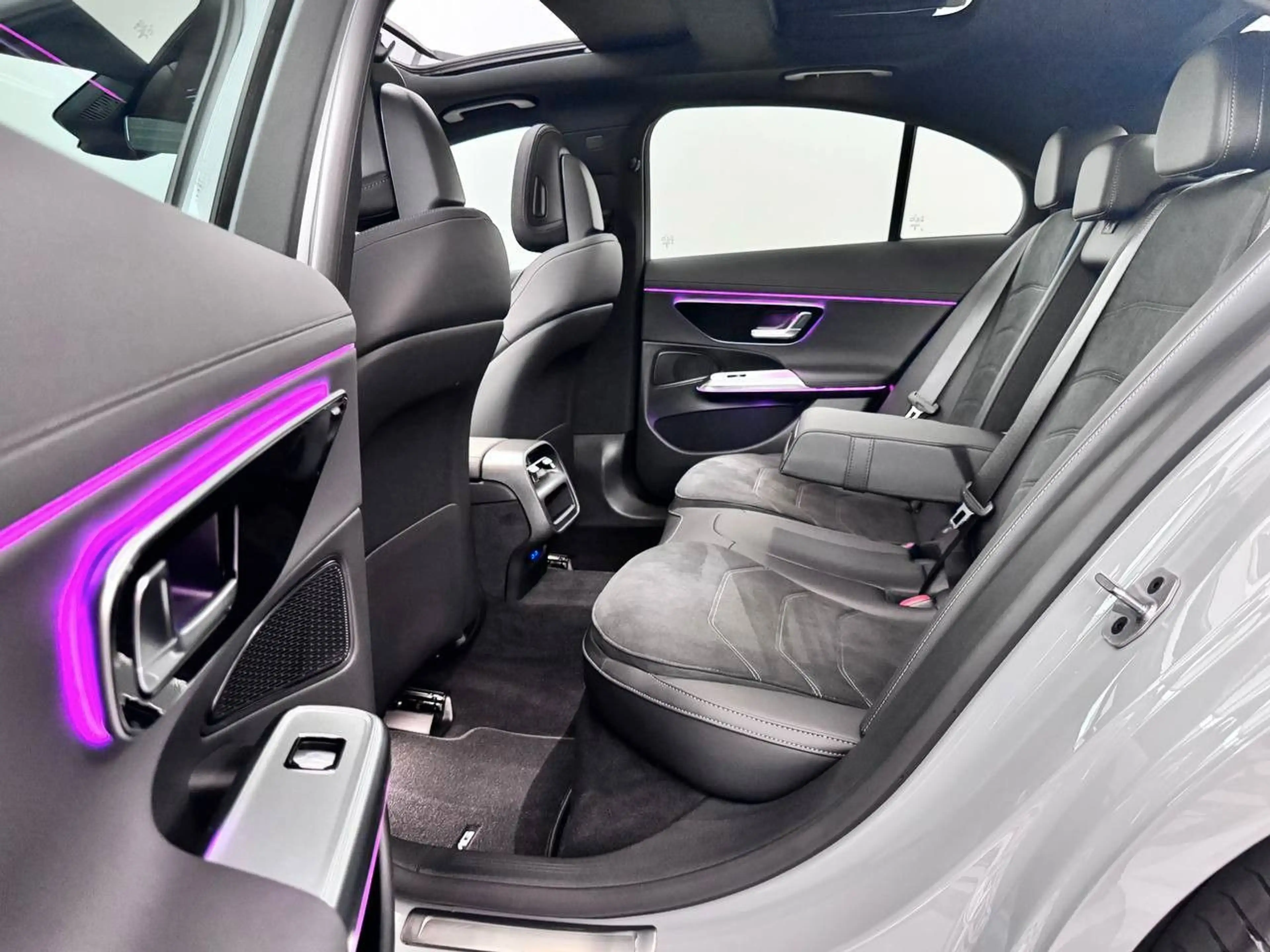 Mercedes-Benz E 450 450d Limo. 4Matic AMG Sonderausstattung Night-P. — photo 15