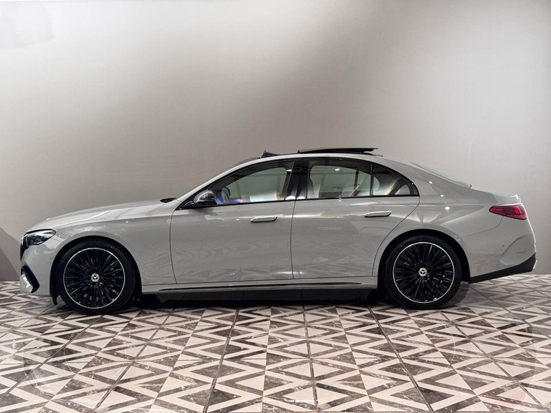 Mercedes-Benz E 450 450d Limo. 4Matic AMG Sonderausstattung Night-P. — photo 4