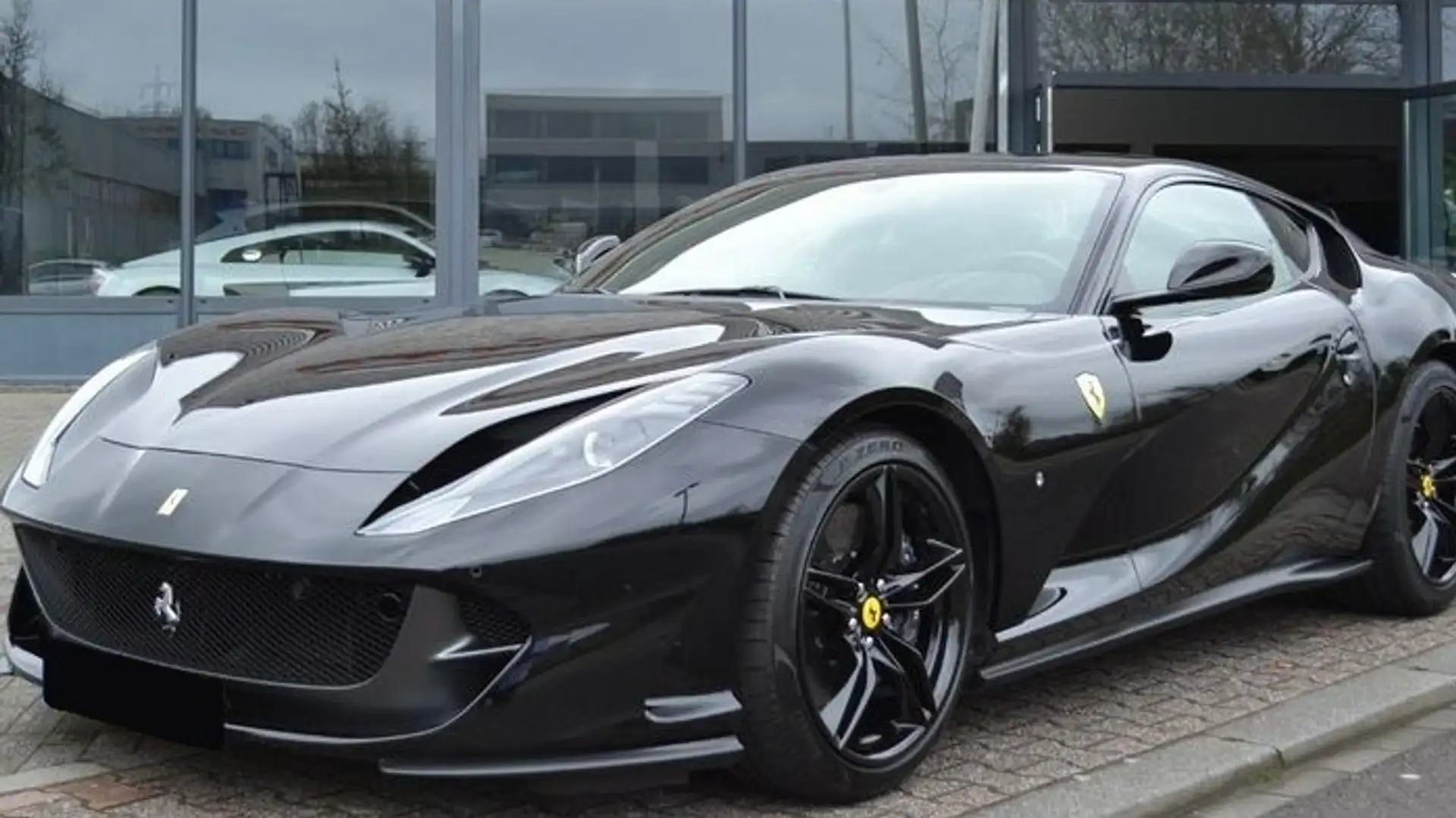 Ferrari 812 Superfast Negro - 1