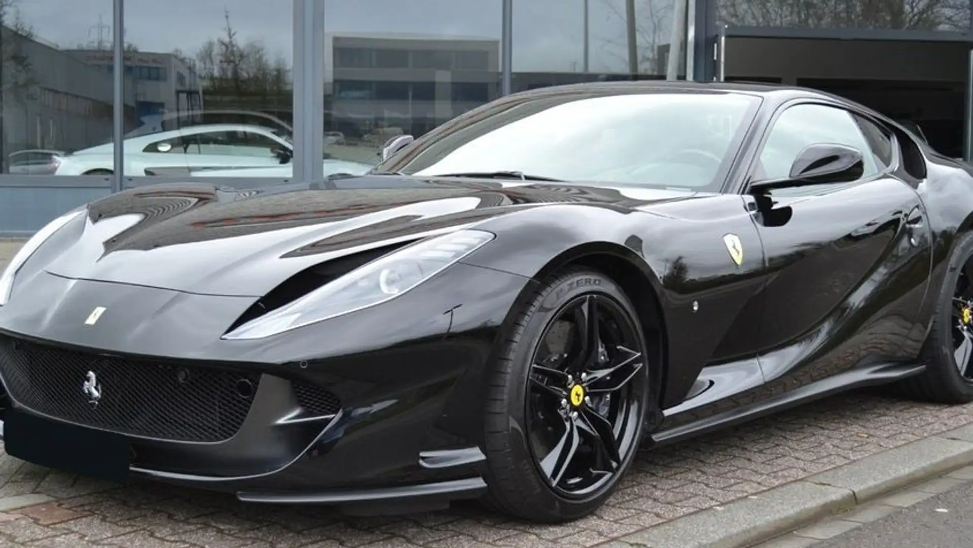 Ferrari 812 Superfast Negro - 2