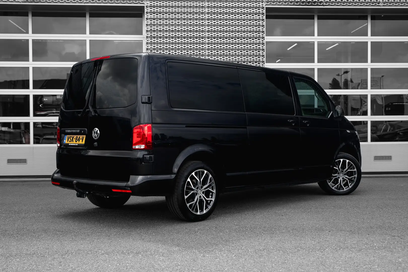 Volkswagen Transporter Highline | DSG 150pk | Led | Dubbele Schuifdeur | Zwart - 2