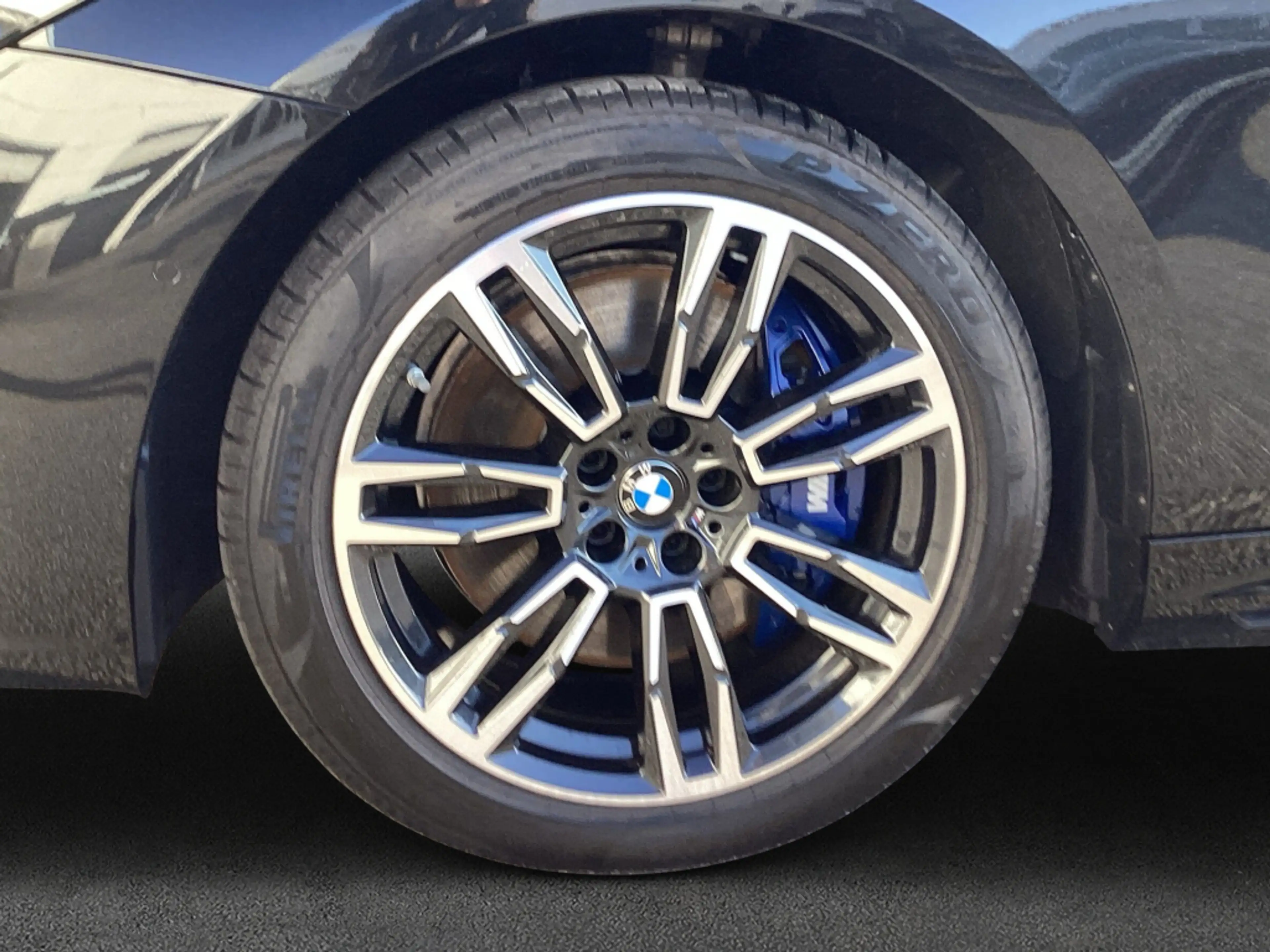 BMW i5 xDrive40 Touring Pano* LED* SHZ* AHK* — photo 9