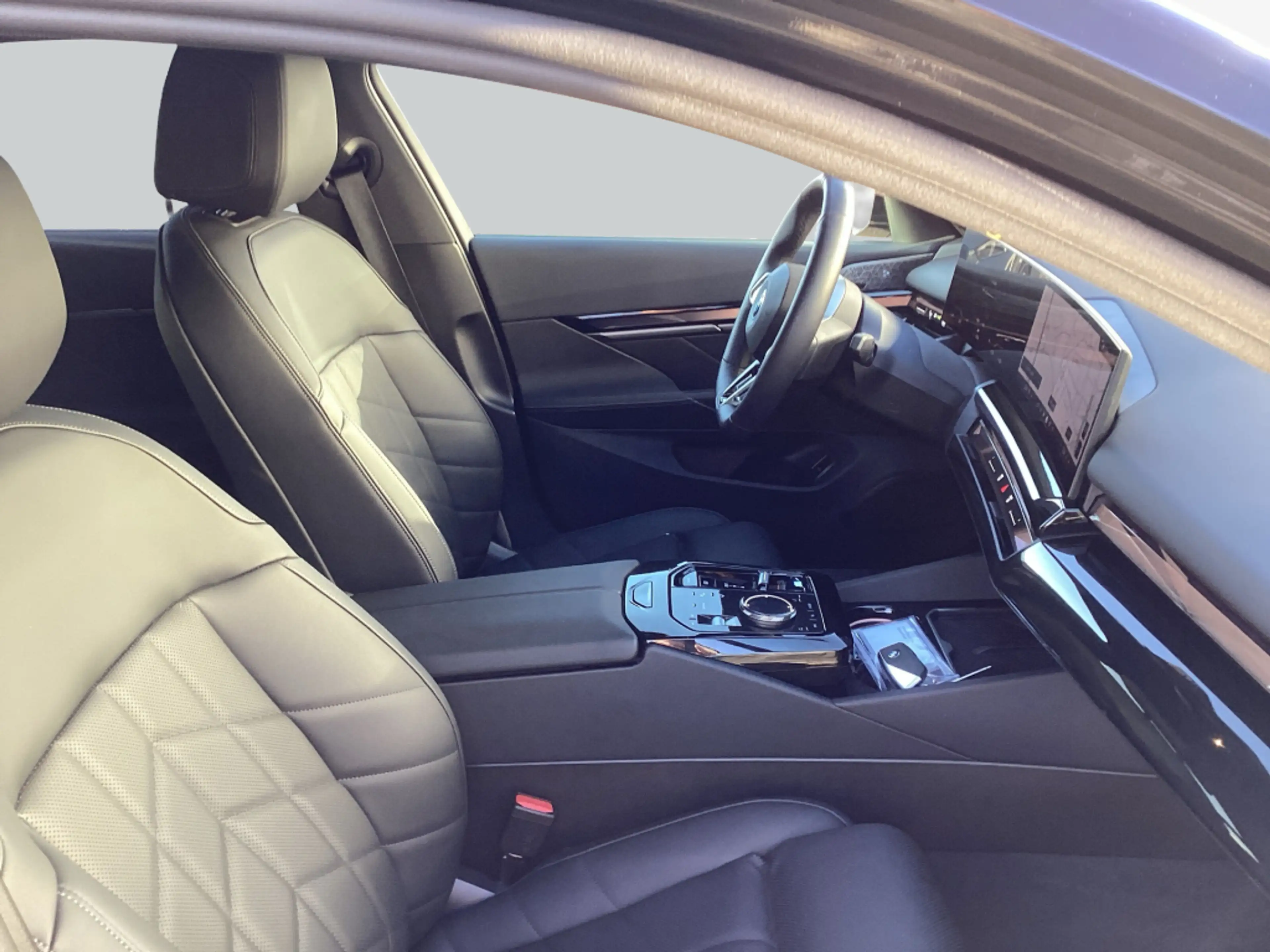 BMW i5 xDrive40 Touring Pano* LED* SHZ* AHK* — photo 14