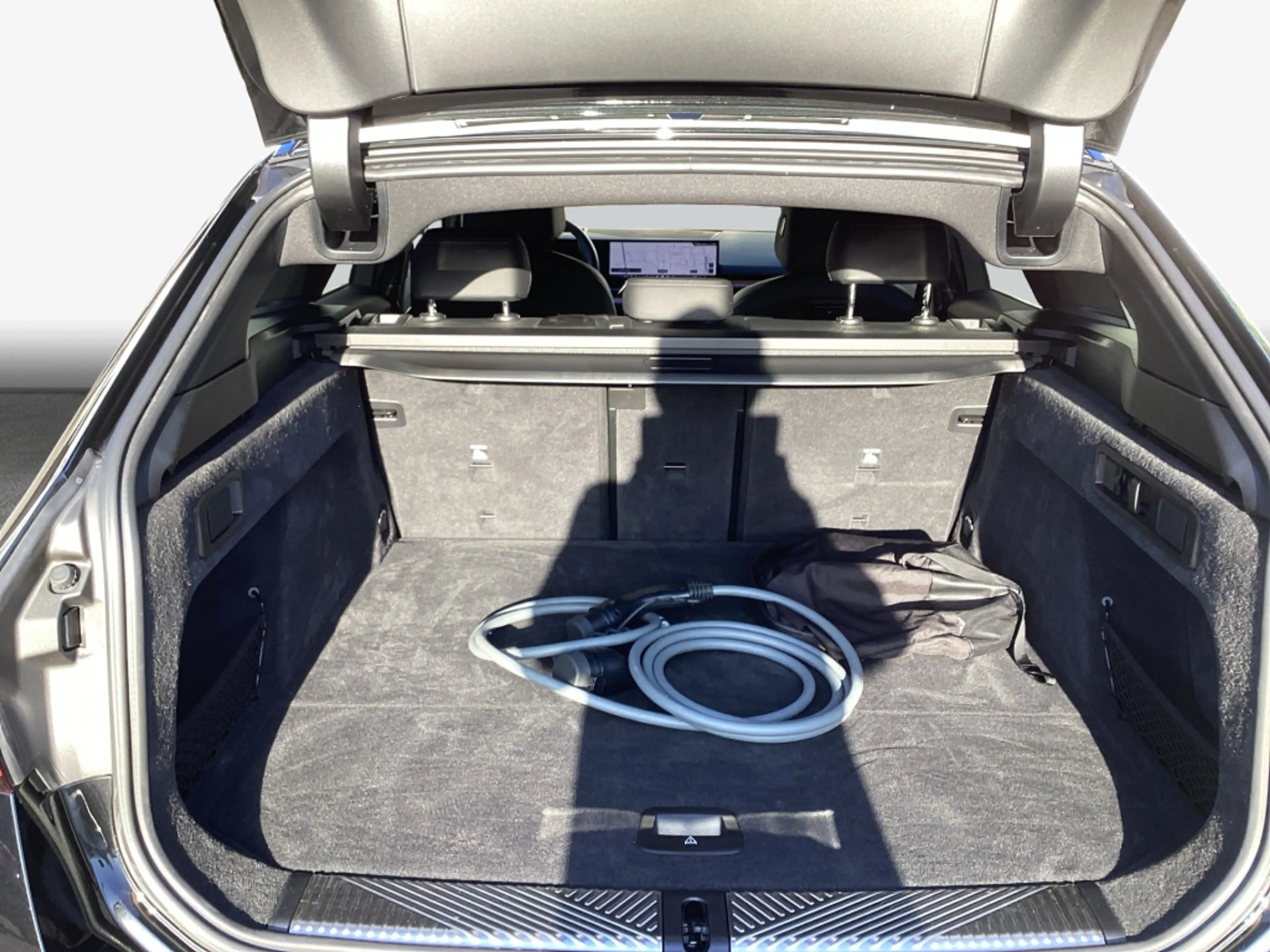 BMW i5 xDrive40 Touring Pano* LED* SHZ* AHK* — photo 10