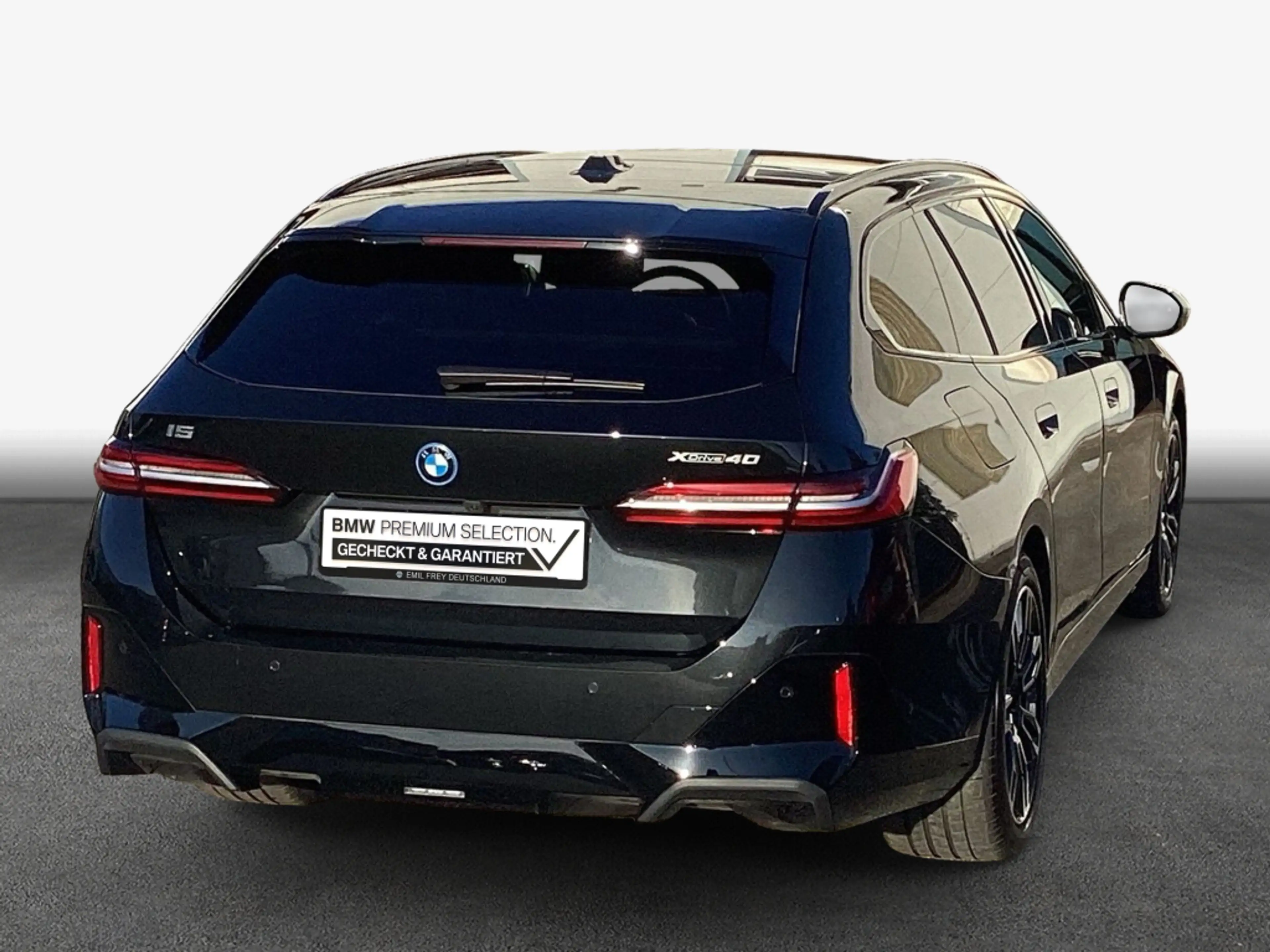 BMW i5 xDrive40 Touring Pano* LED* SHZ* AHK* — photo 2