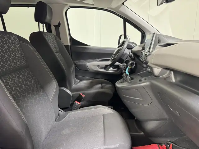 Peugeot Rifter view 2