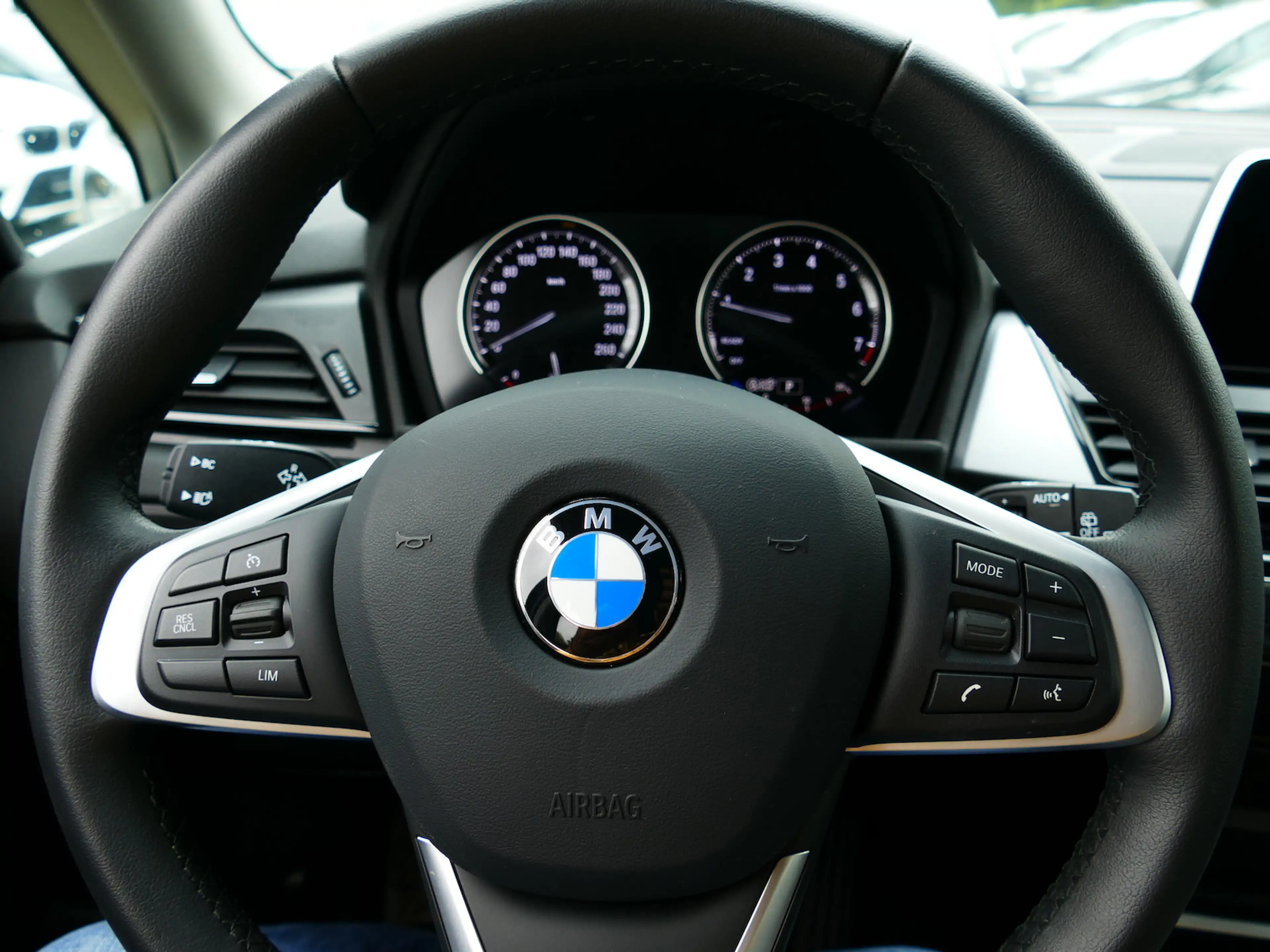 BMW 218 iA 7Sitze PanoSD Navi LED Parkas — photo 8