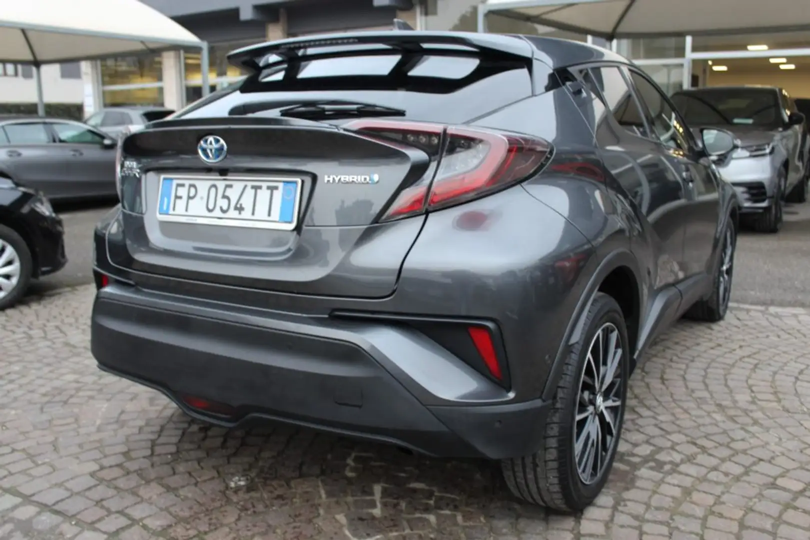 Toyota C-HR 1.8 Hybrid E-CVT Lounge NEOPATENTATI Grigio - 2