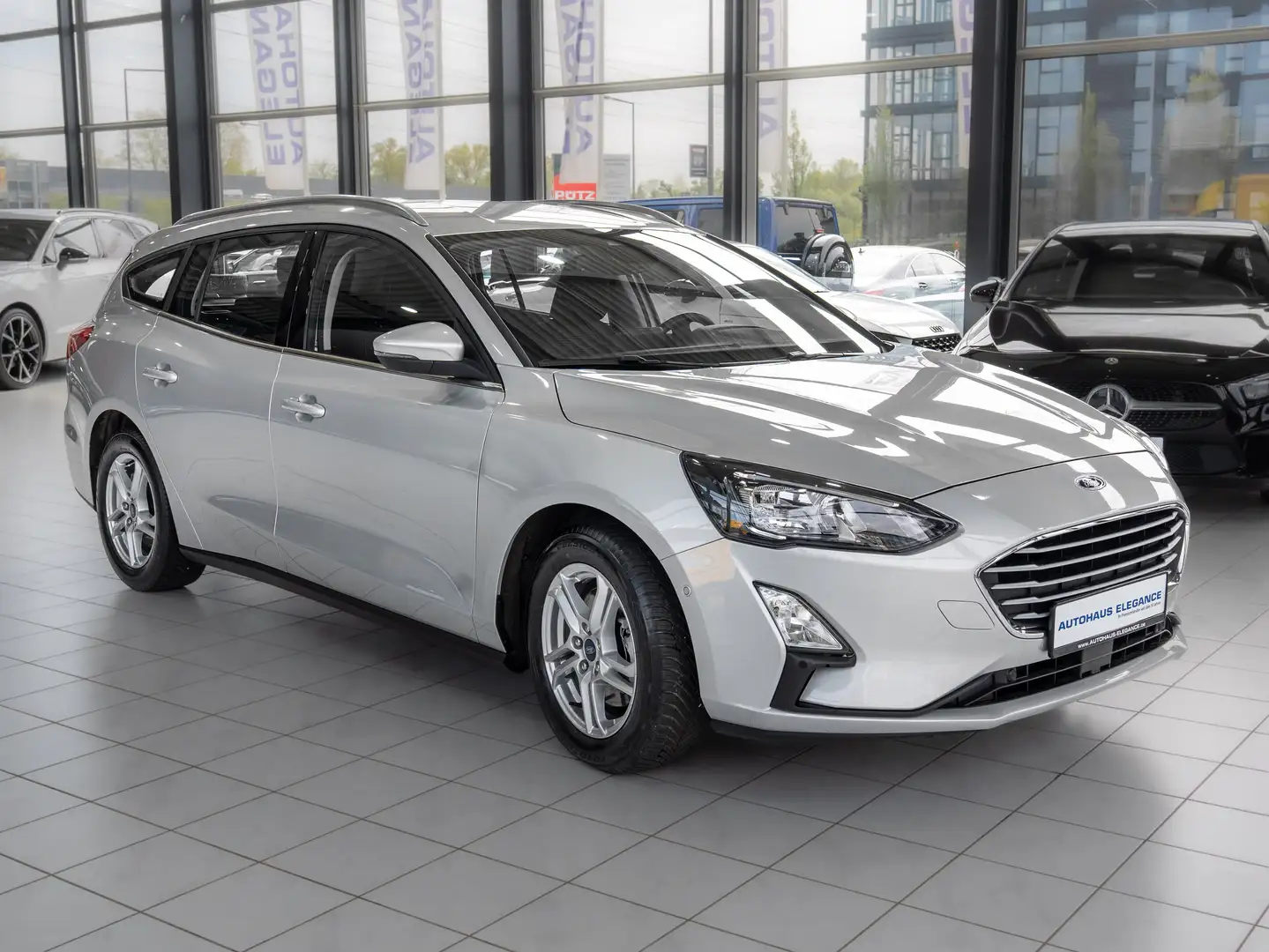 Ford Focus Turnier Cool & Connect*SPORTSITZE*NAVI*LED Argent - 2